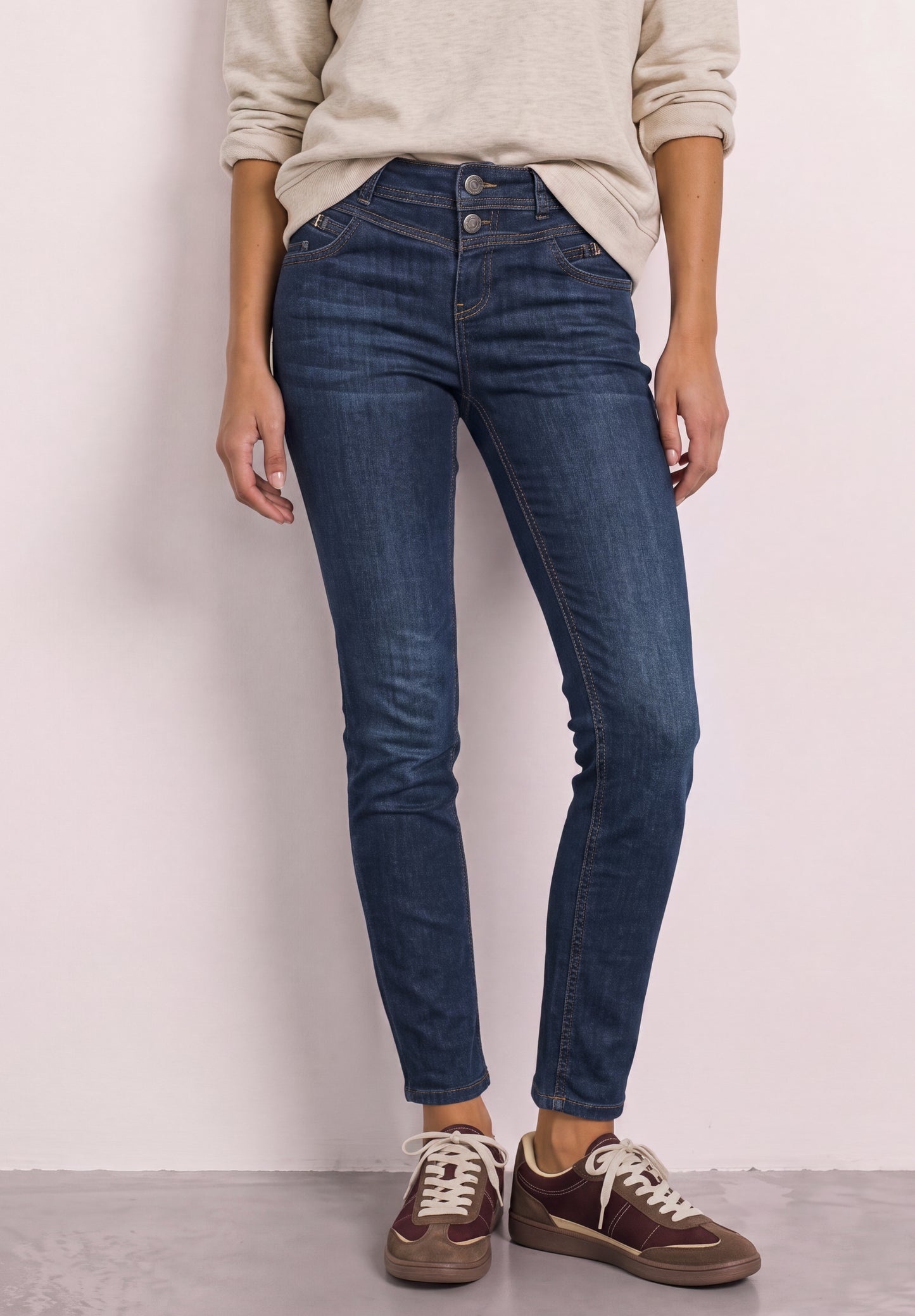Street One - Mid Waist Slim Leg Jeans "Jane" mit Dekodetail - Farbe: Blau