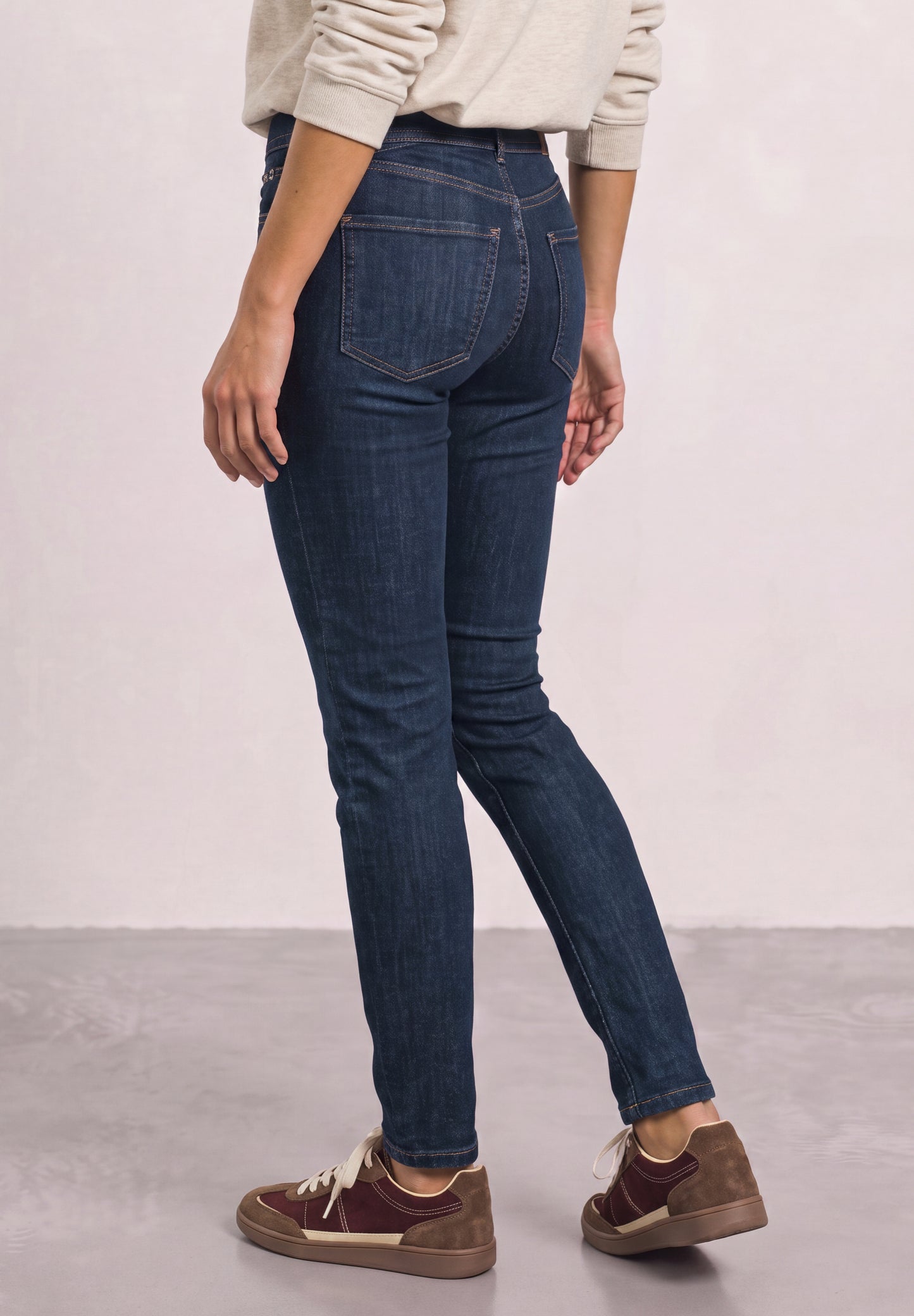 Street One - Mid Waist Slim Leg Jeans "Jane" mit Dekodetail - Farbe: Blau