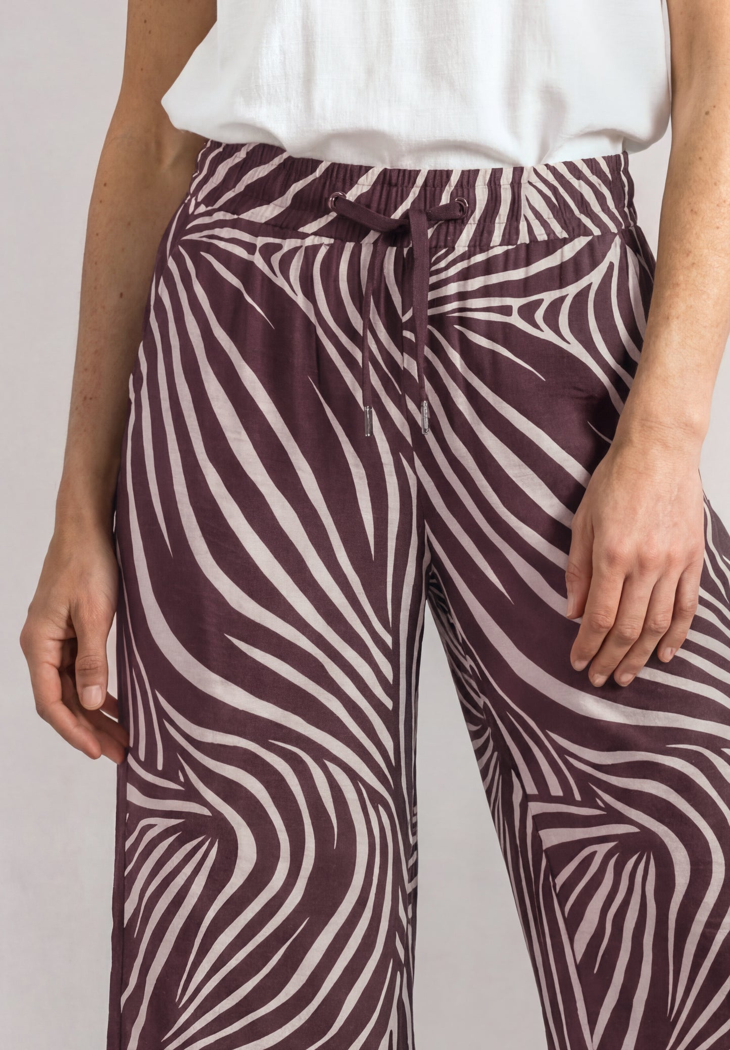 Street One - Wide Leg Hose mit Print und Gallonstreifen - Farbe: rustic rouge