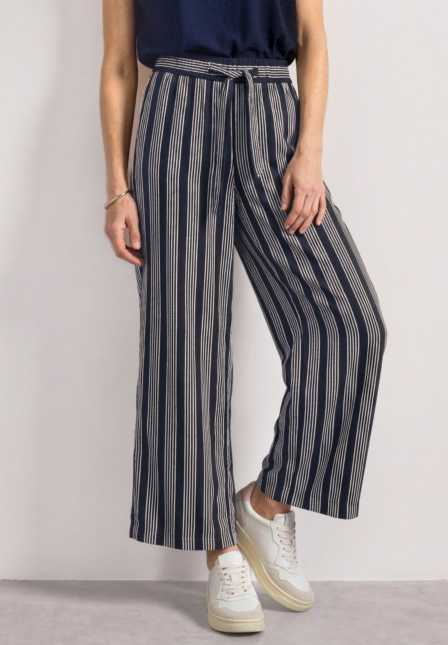 Street One - Mid Waist Wide Leg Hose mit Streifen - Farbe: darkest blue