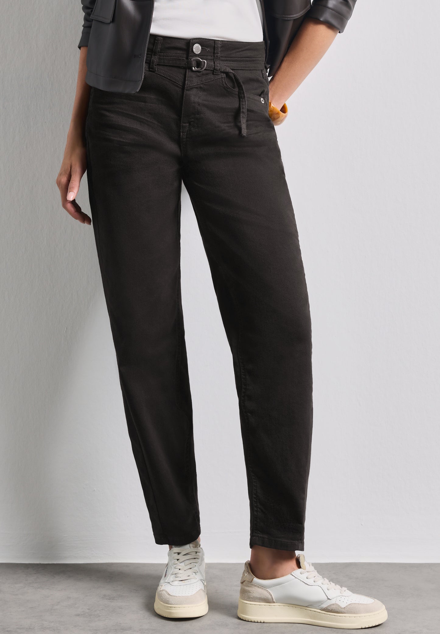 Street One - High Waist Barrel Leg Jeans im Loose Fit - Farbe: Brown Washed