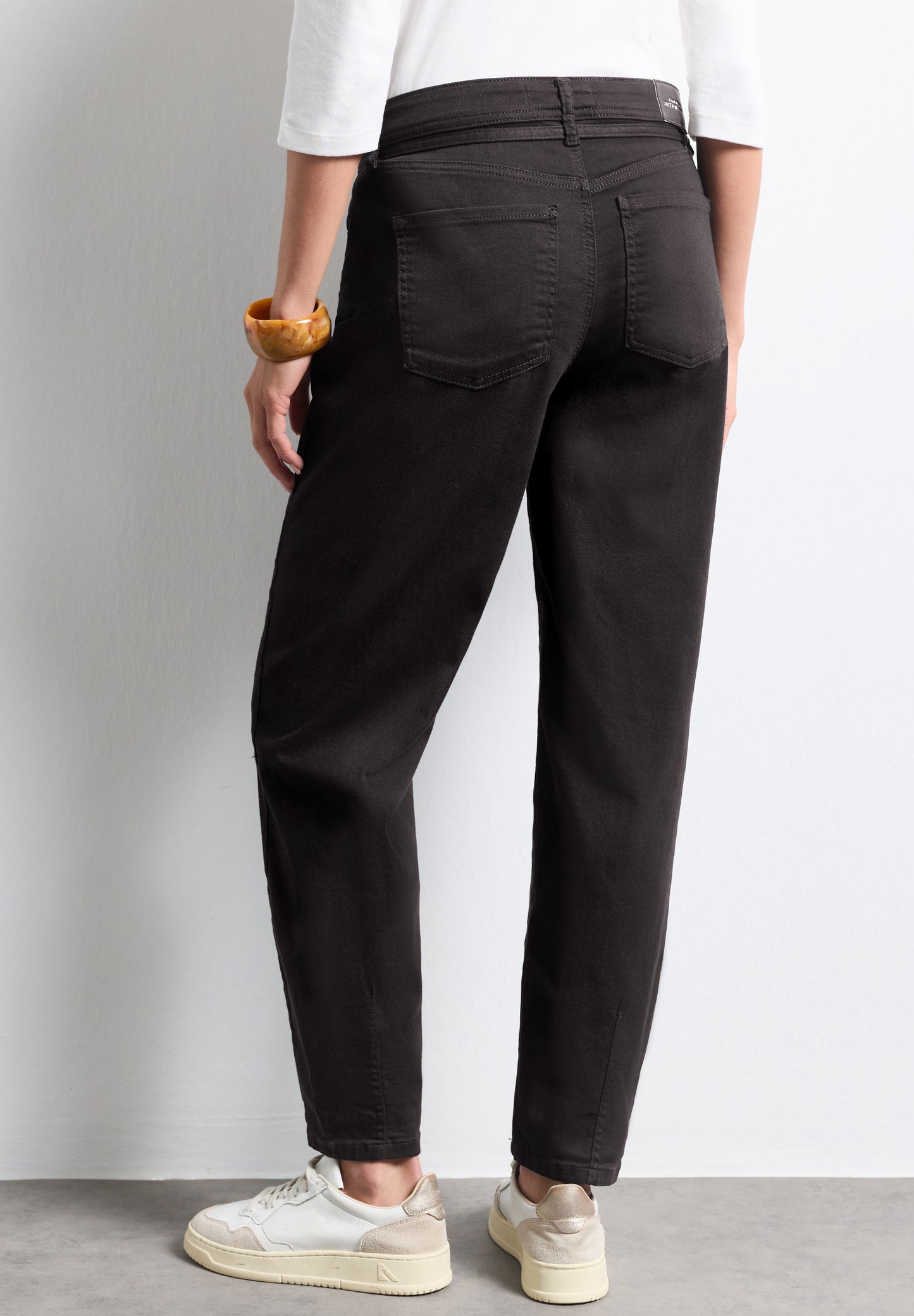 Street One - High Waist Barrel Leg Jeans im Loose Fit - Farbe: Brown Washed