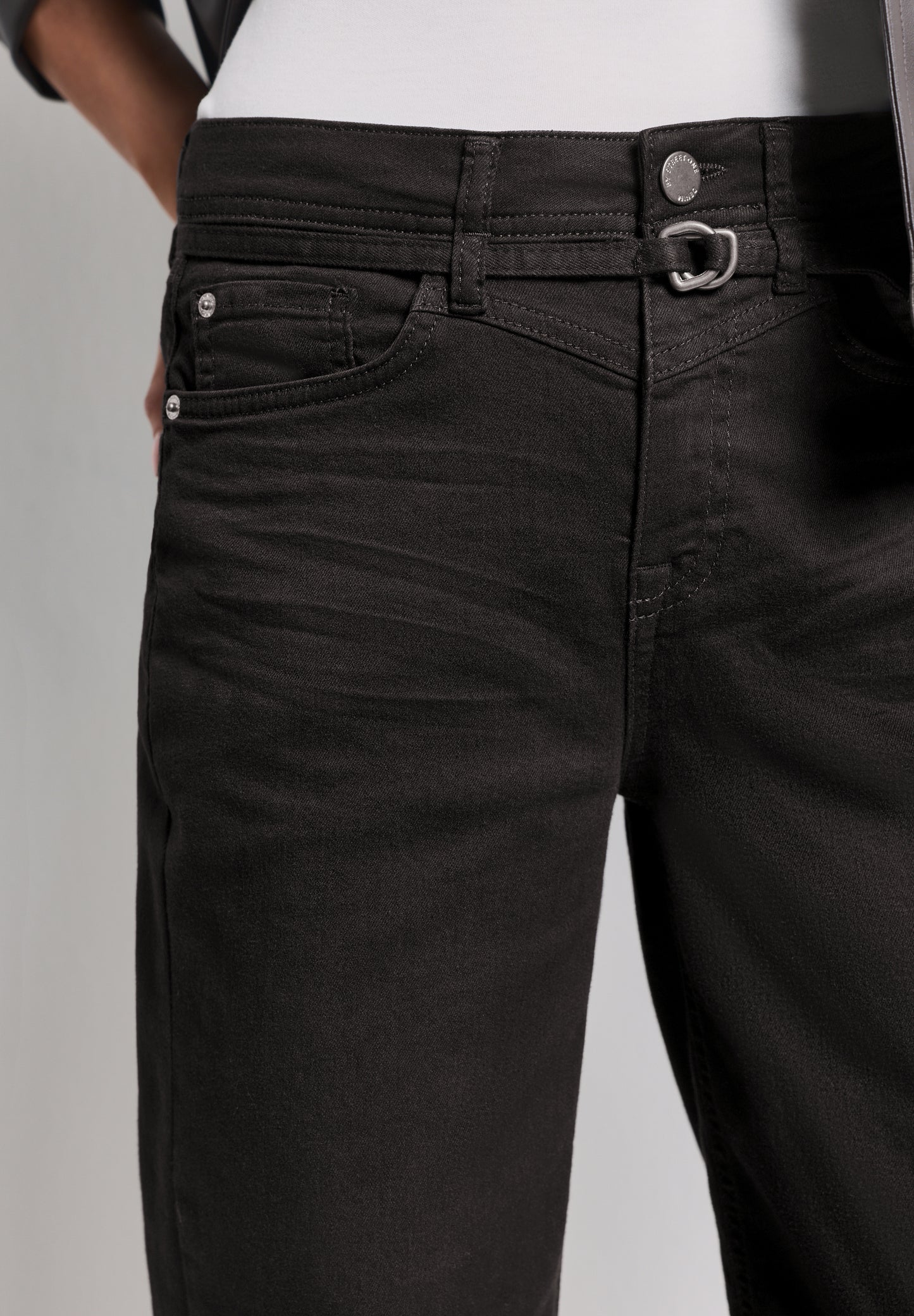 Street One - High Waist Barrel Leg Jeans im Loose Fit - Farbe: Brown Washed