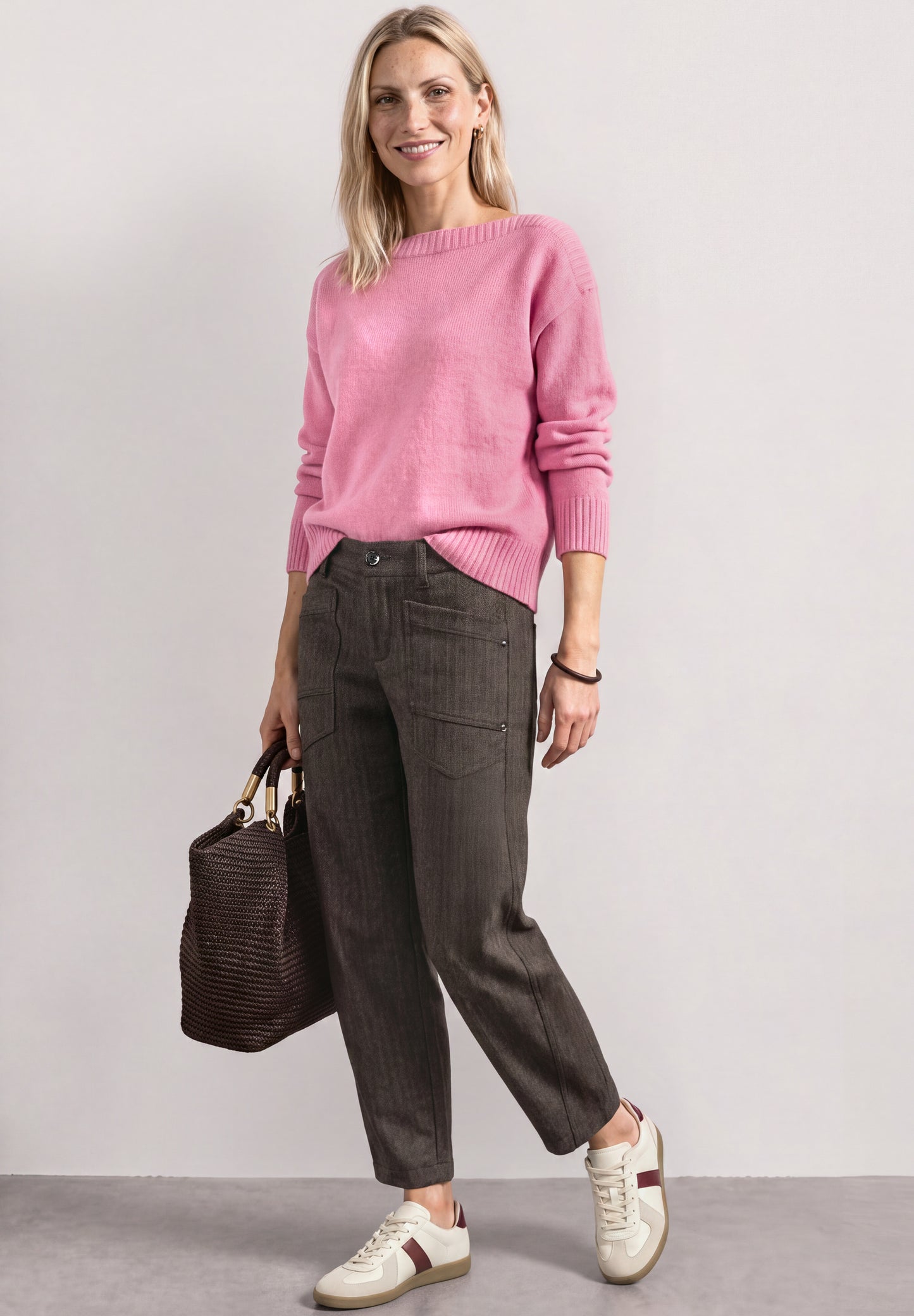 Street One - High Waist Barrel Leg Hose mit Elastikbund - Farbe: black coffee