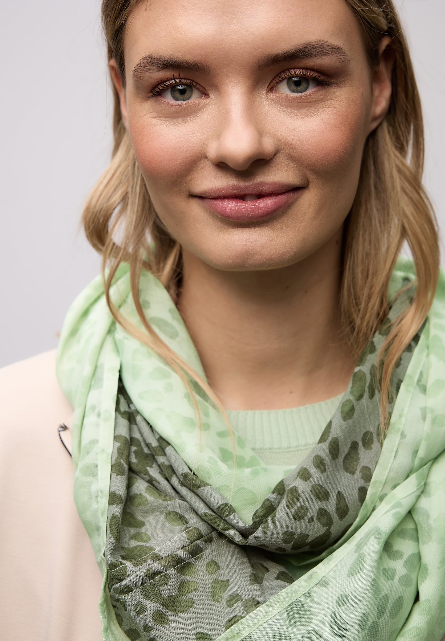 Street One Damen Loop Schal mit Muster - Bright Pistachio