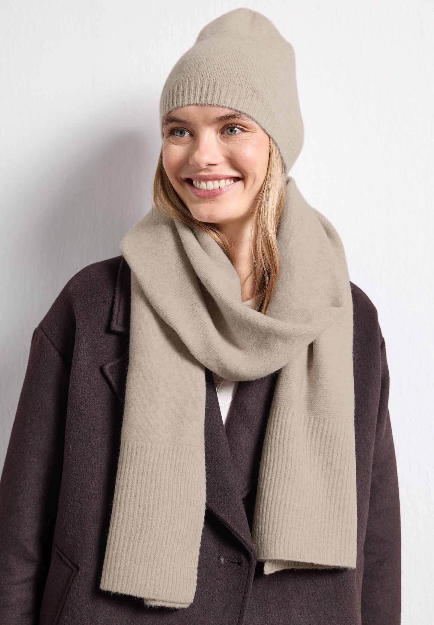 Street One - Langer Feinstrickschal in Unifarbe - Farbe: Soft Sand Mel.