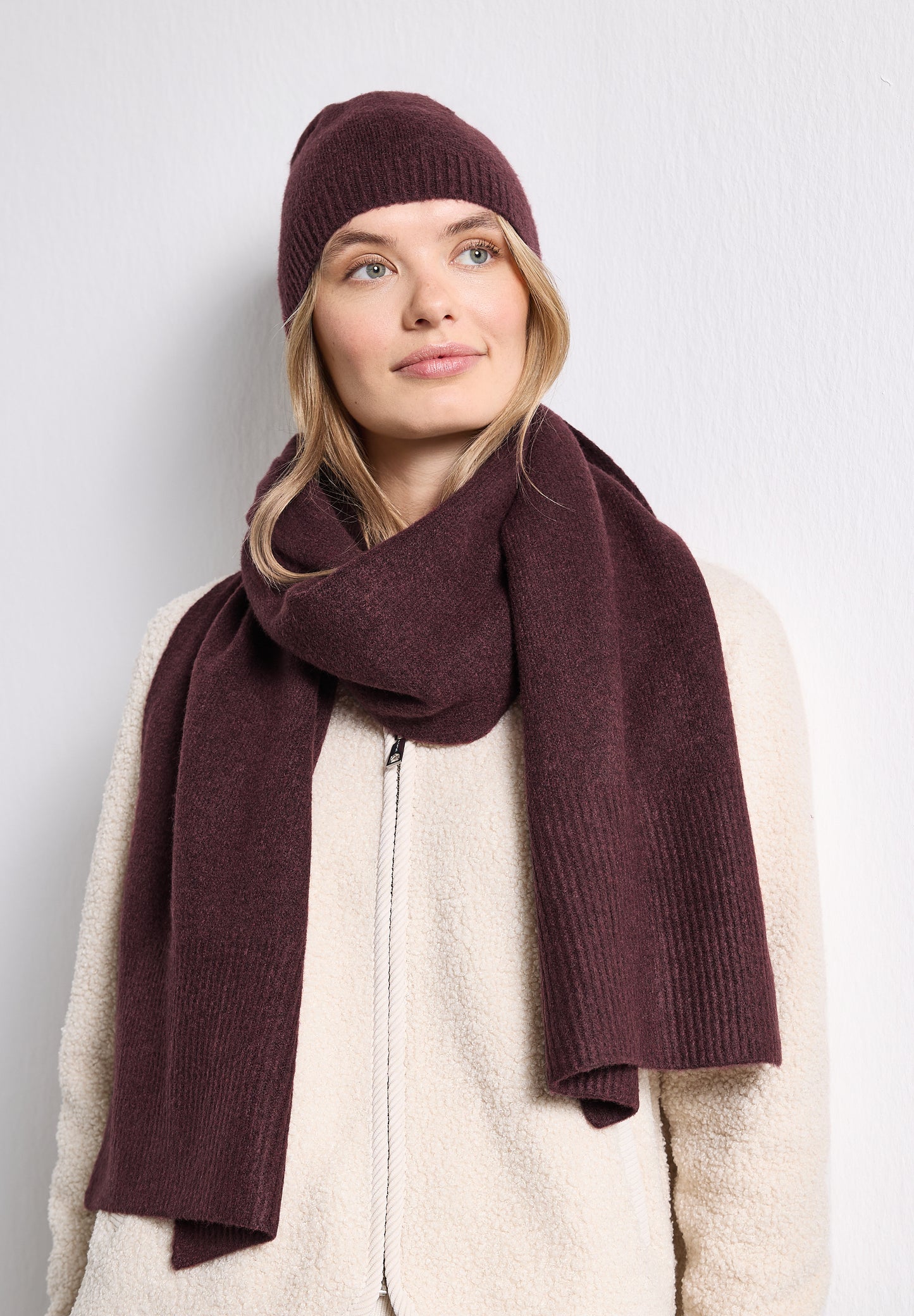 Street One - Langer Feinstrickschal in Unifarbe - Farbe: rustic rouge mel.