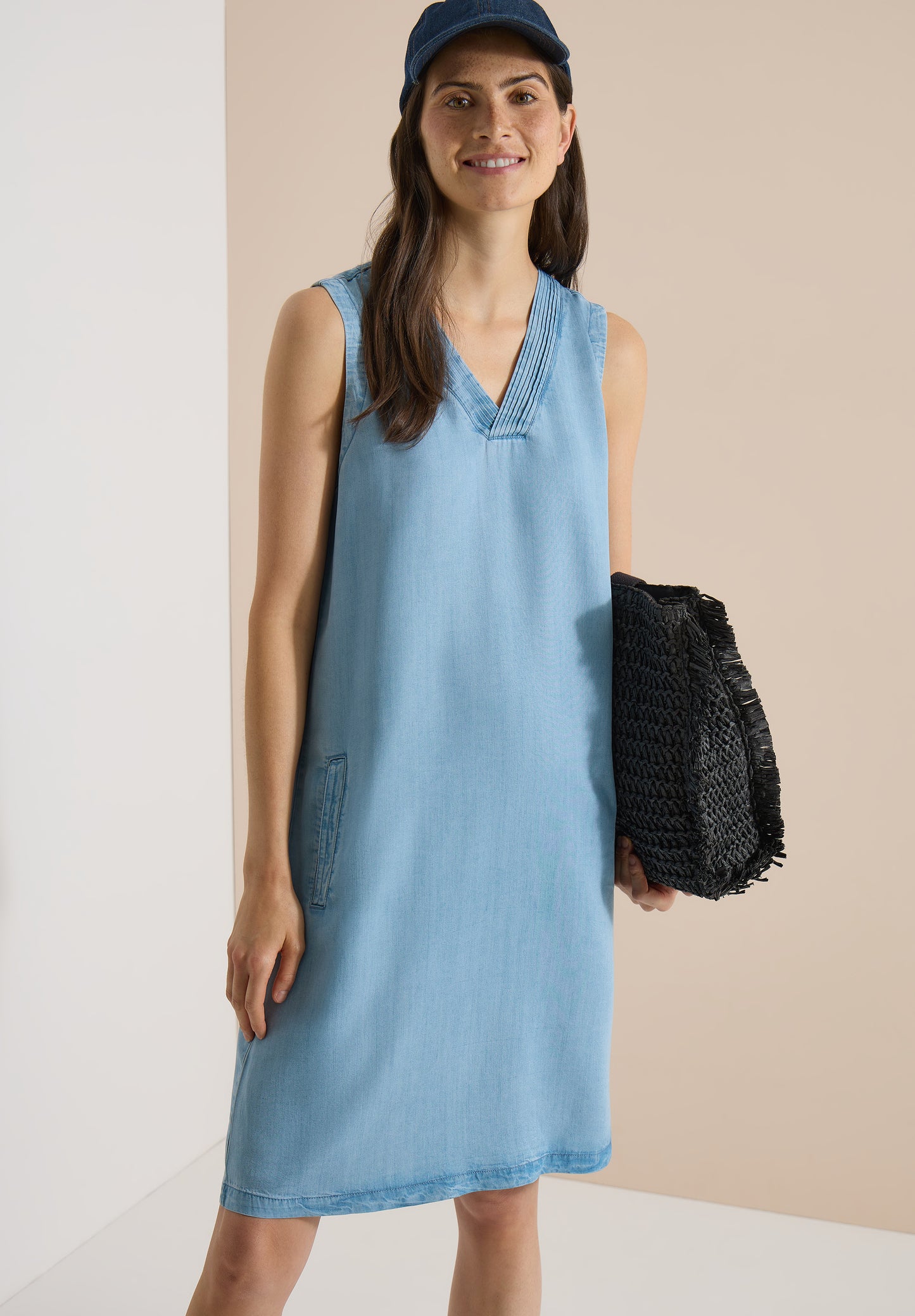 CECIL - Knielanges Kleid aus Lyocell mit V-Neck - Farbe: light blue used wash
