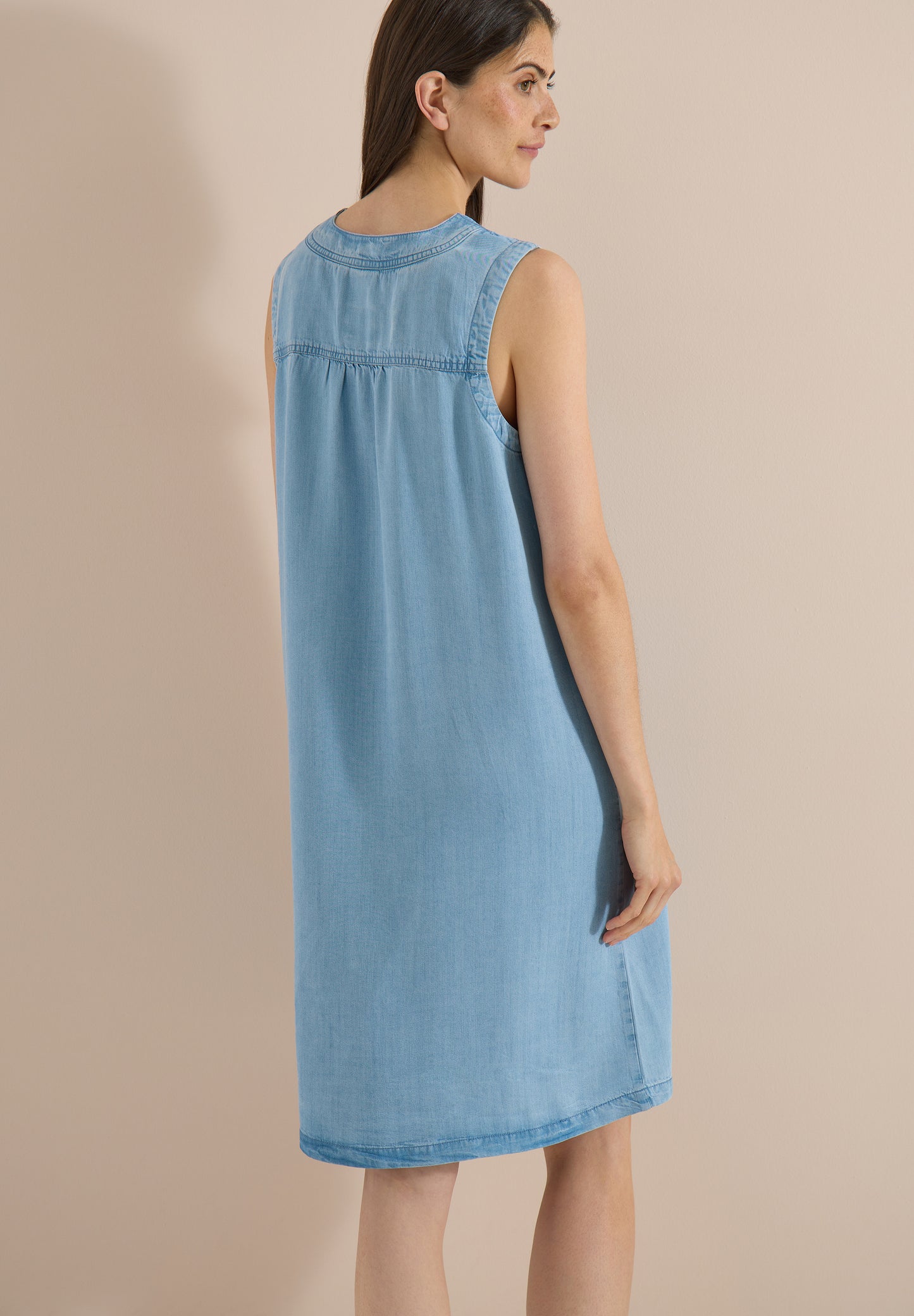 CECIL - Knielanges Kleid aus Lyocell mit V-Neck - Farbe: light blue used wash