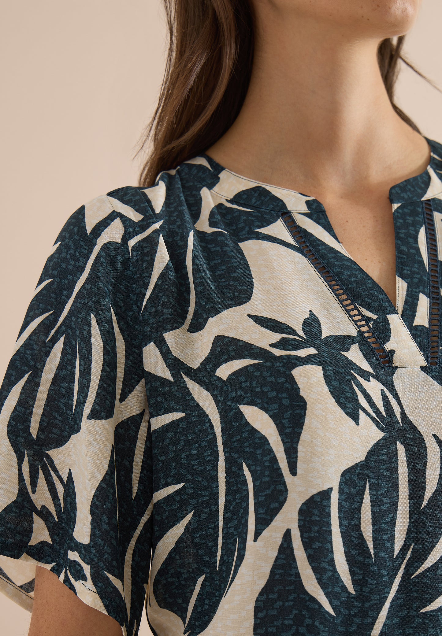 CECIL - Midikleid mit Split Neck und Print - Farbe: palm breeze green