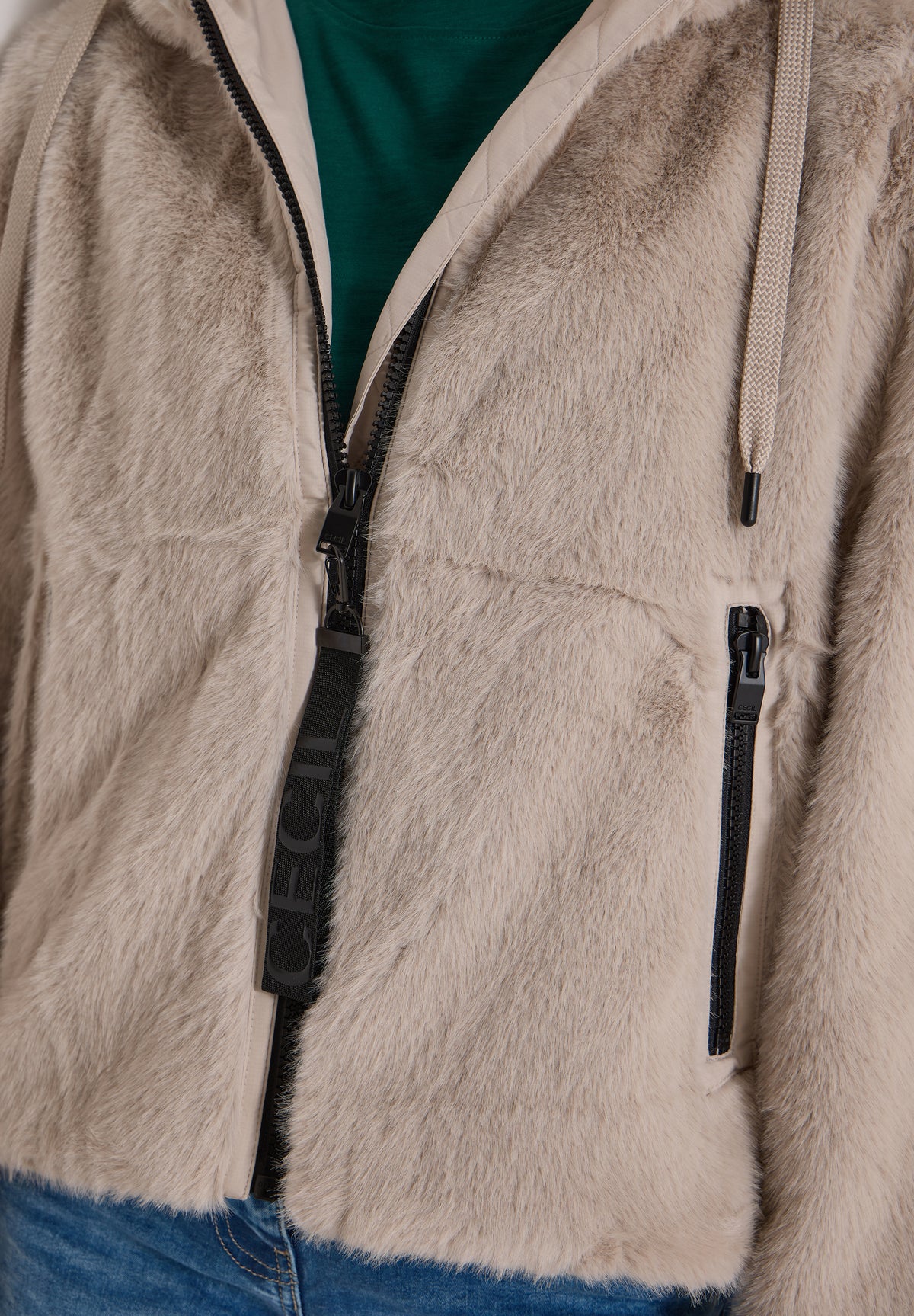 CECIL - Fake Fur Jacke mit Softshelldetails - Farbe: powder beige