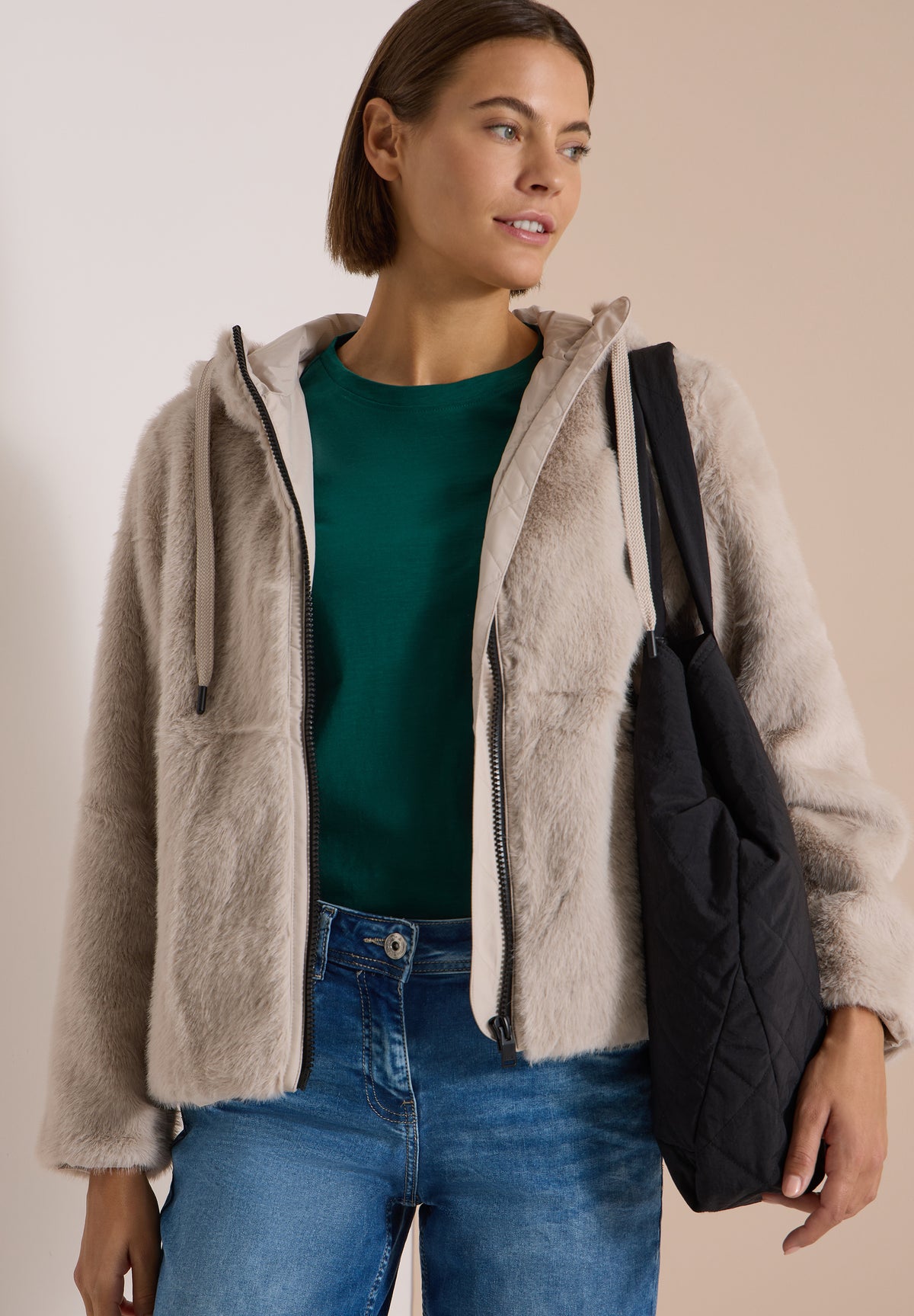 CECIL - Fake Fur Jacke mit Softshelldetails - Farbe: powder beige