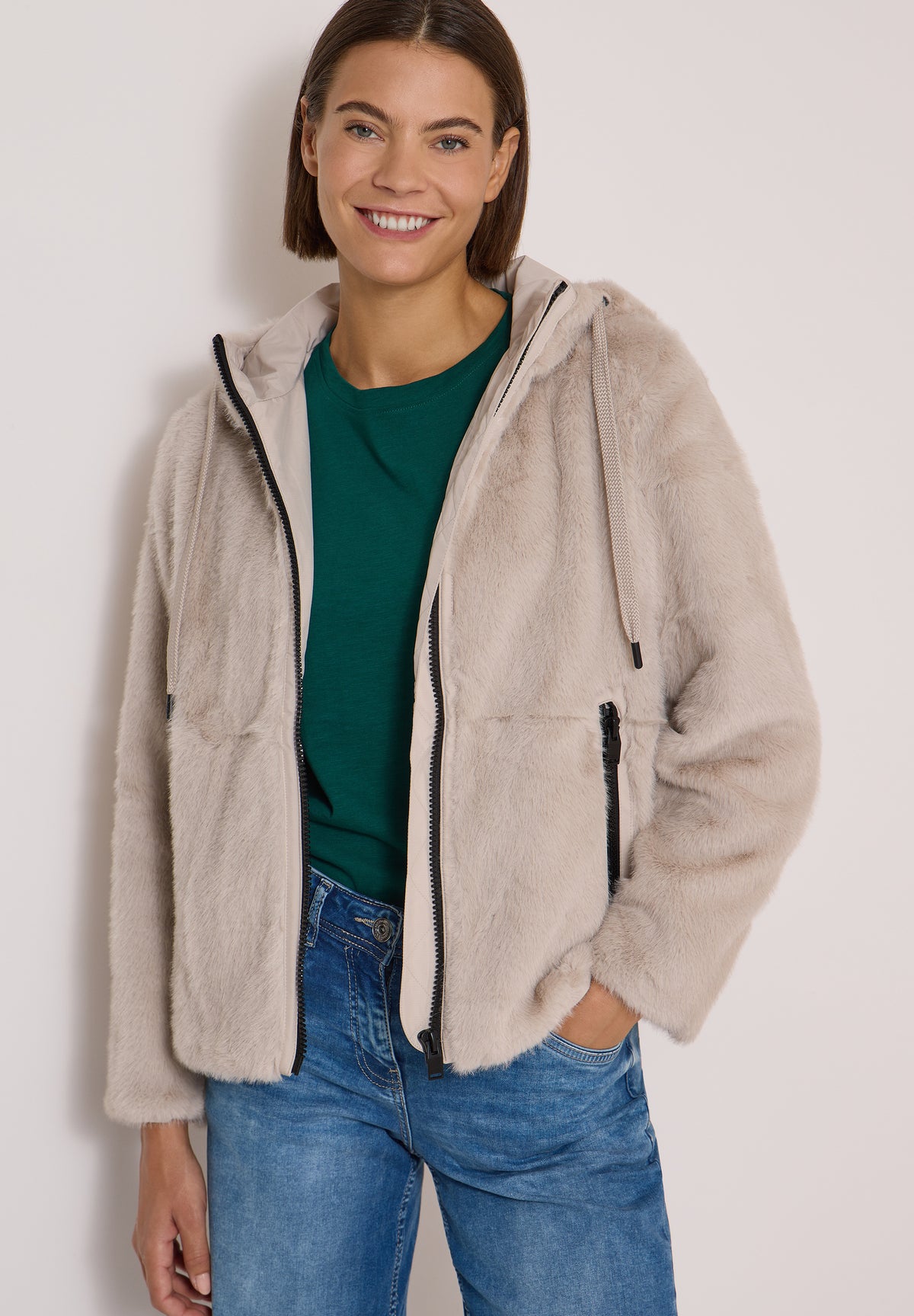 CECIL - Fake Fur Jacke mit Softshelldetails - Farbe: powder beige