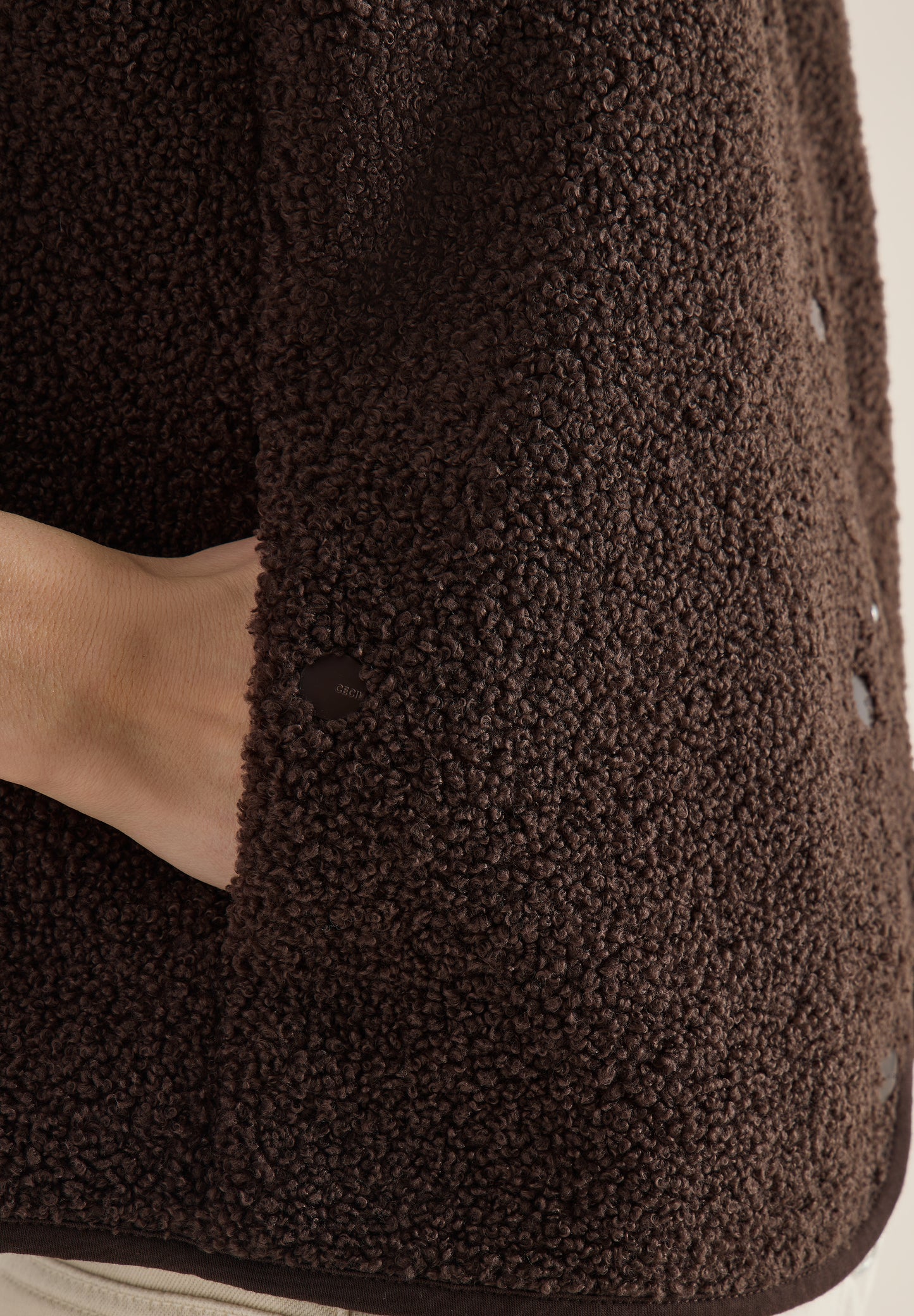 CECIL - Weste aus Teddy-Material mit Rundhals - Farbe: macchiato brown