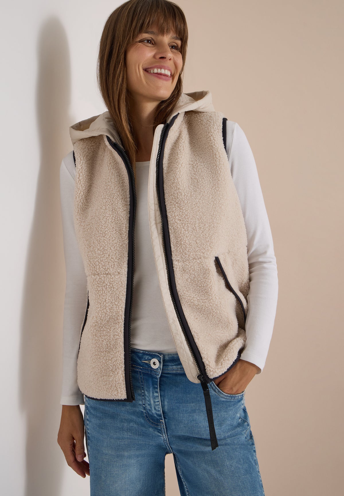 CECIL - Teddy-Weste mit abnehmbarer Kapuze - Farbe: teddy vanilla white