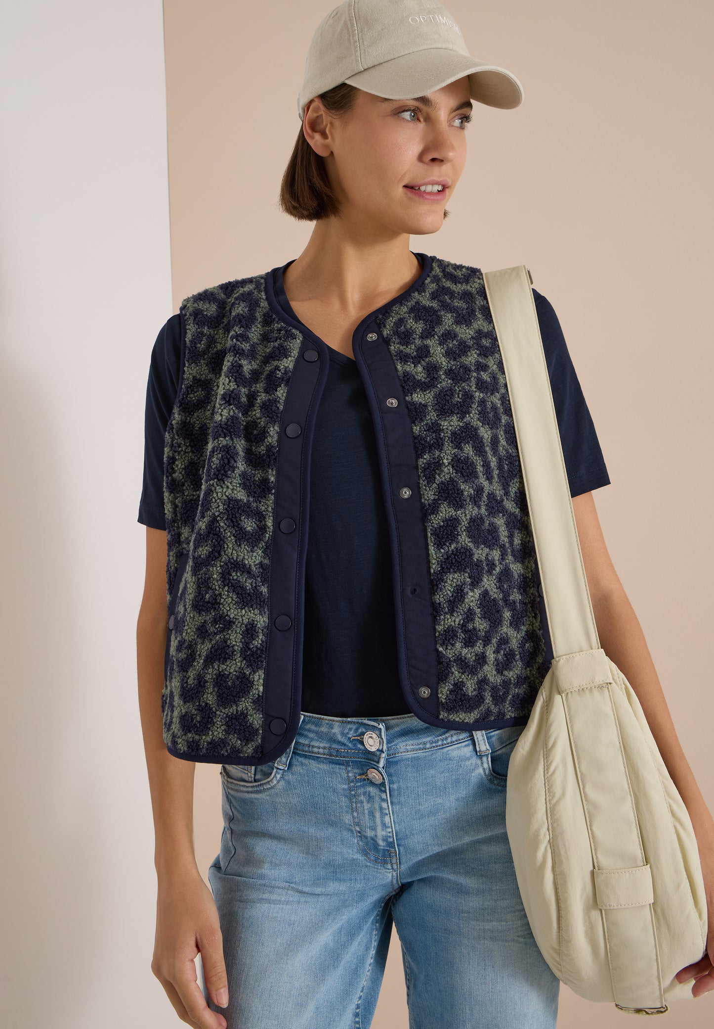 CECIL - Teddy-Weste mit Softshelldetails und Leo-Muster - Farbe: Oliv Grün