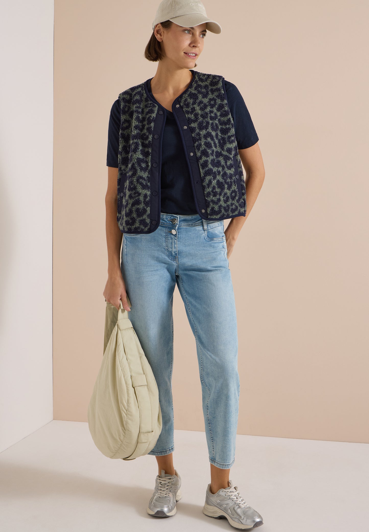 CECIL - Teddy-Weste mit Softshelldetails und Leo-Muster - Farbe: Oliv Grün