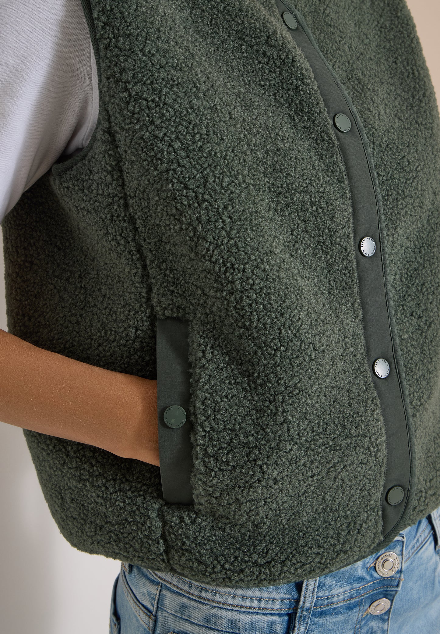 CECIL - Teddy-Weste mit Softshelldetails - Farbe: Oliv Grün