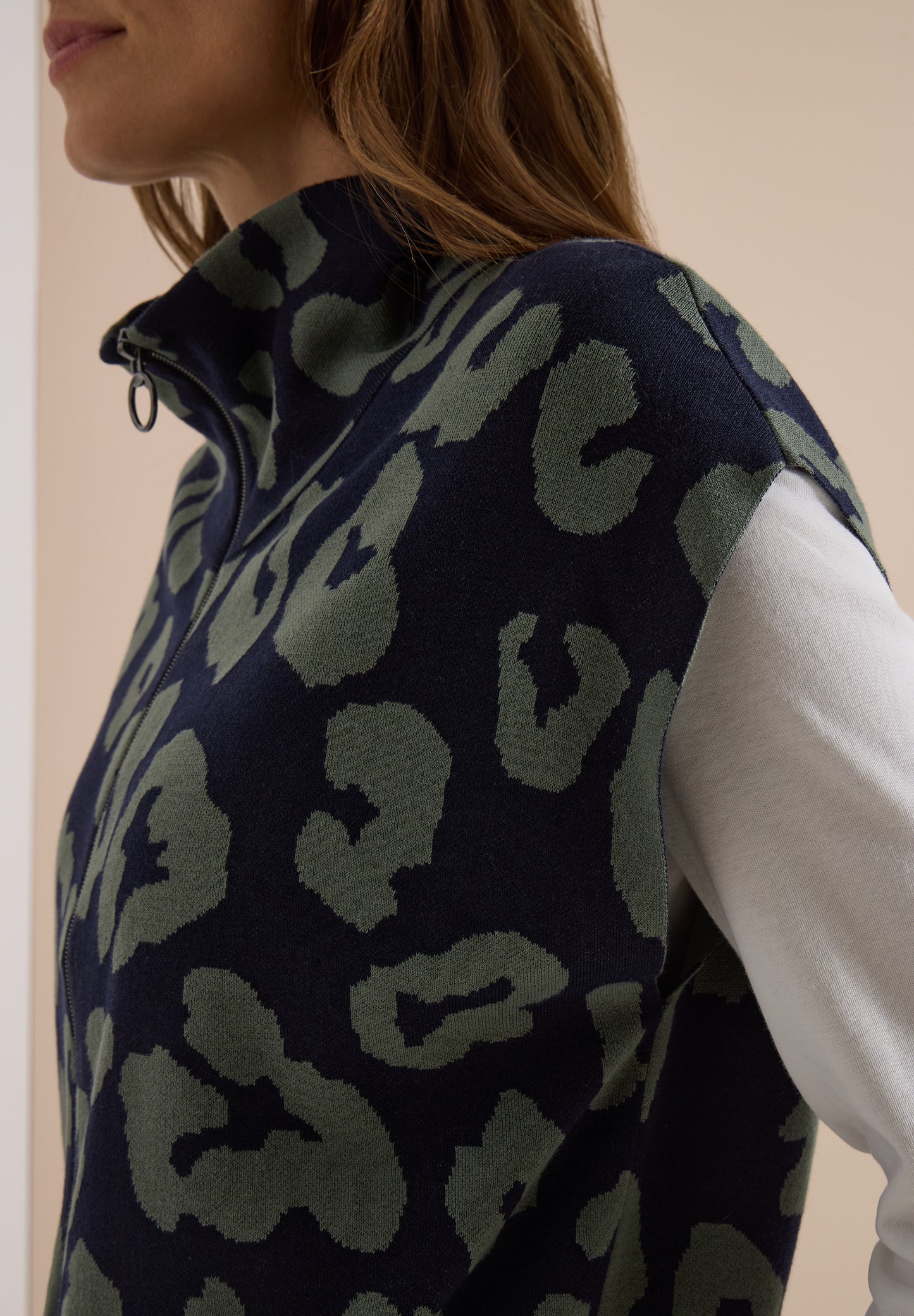 CECIL - Doubleface Weste mit Kragen und Zipper - Farbe: urban dark blue