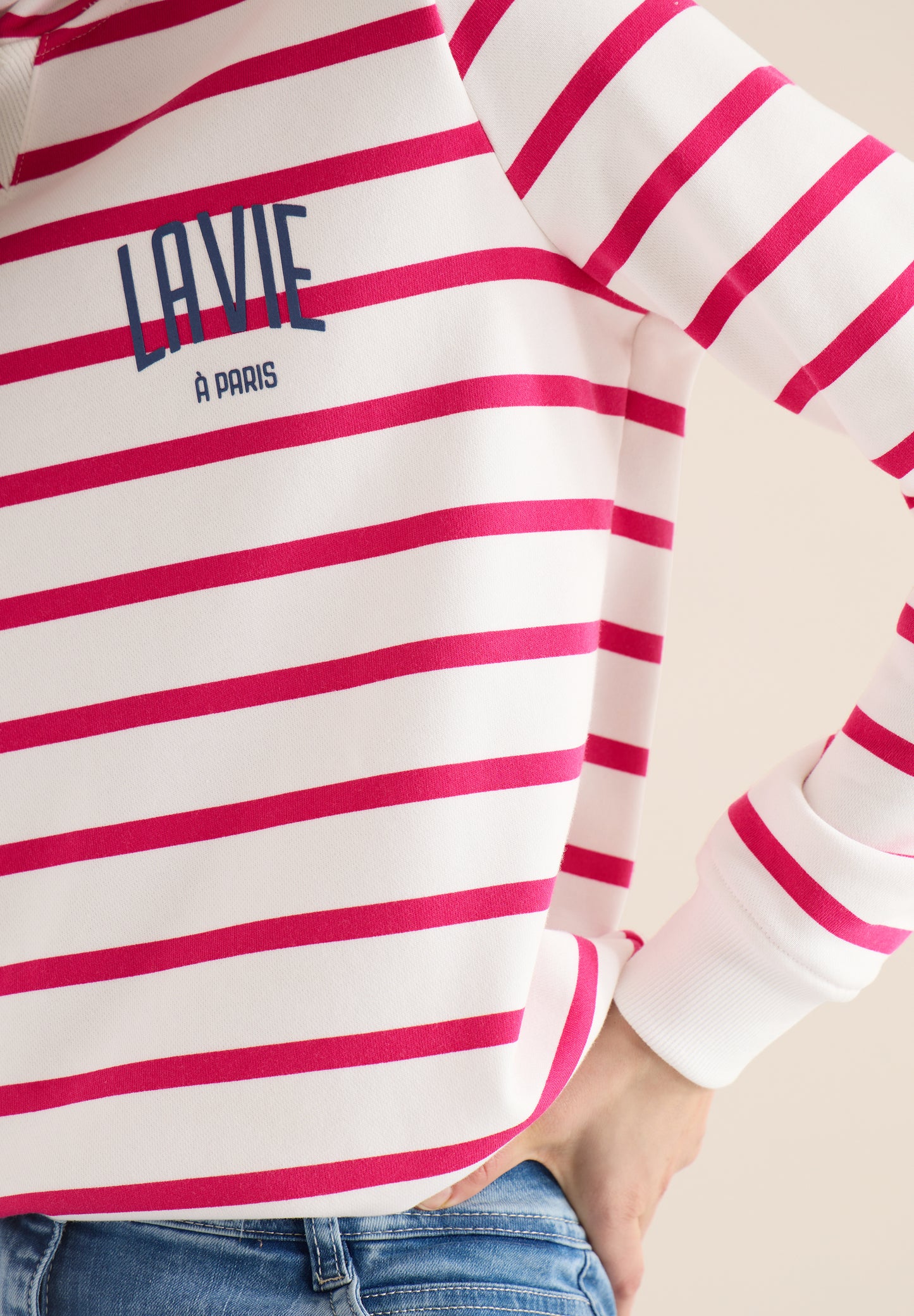 CECIL - Sweatshirt mit Kapuze und Chestprint - Farbe: beetroot pink