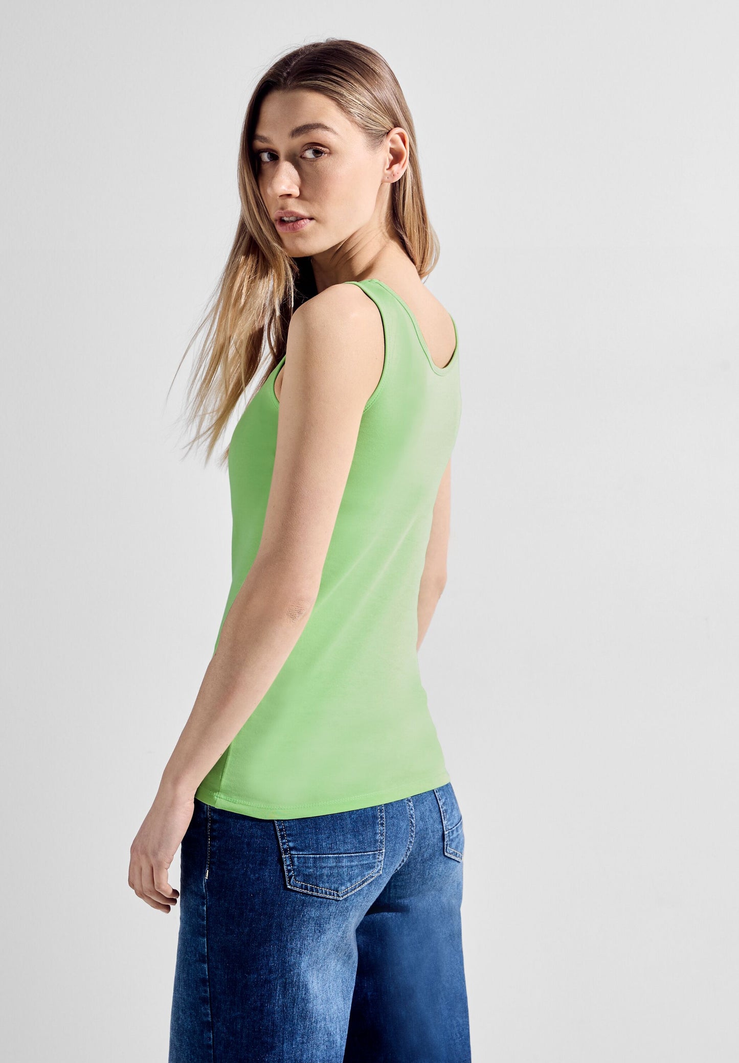 CECIL - Basic Top in Unifarbe - lime