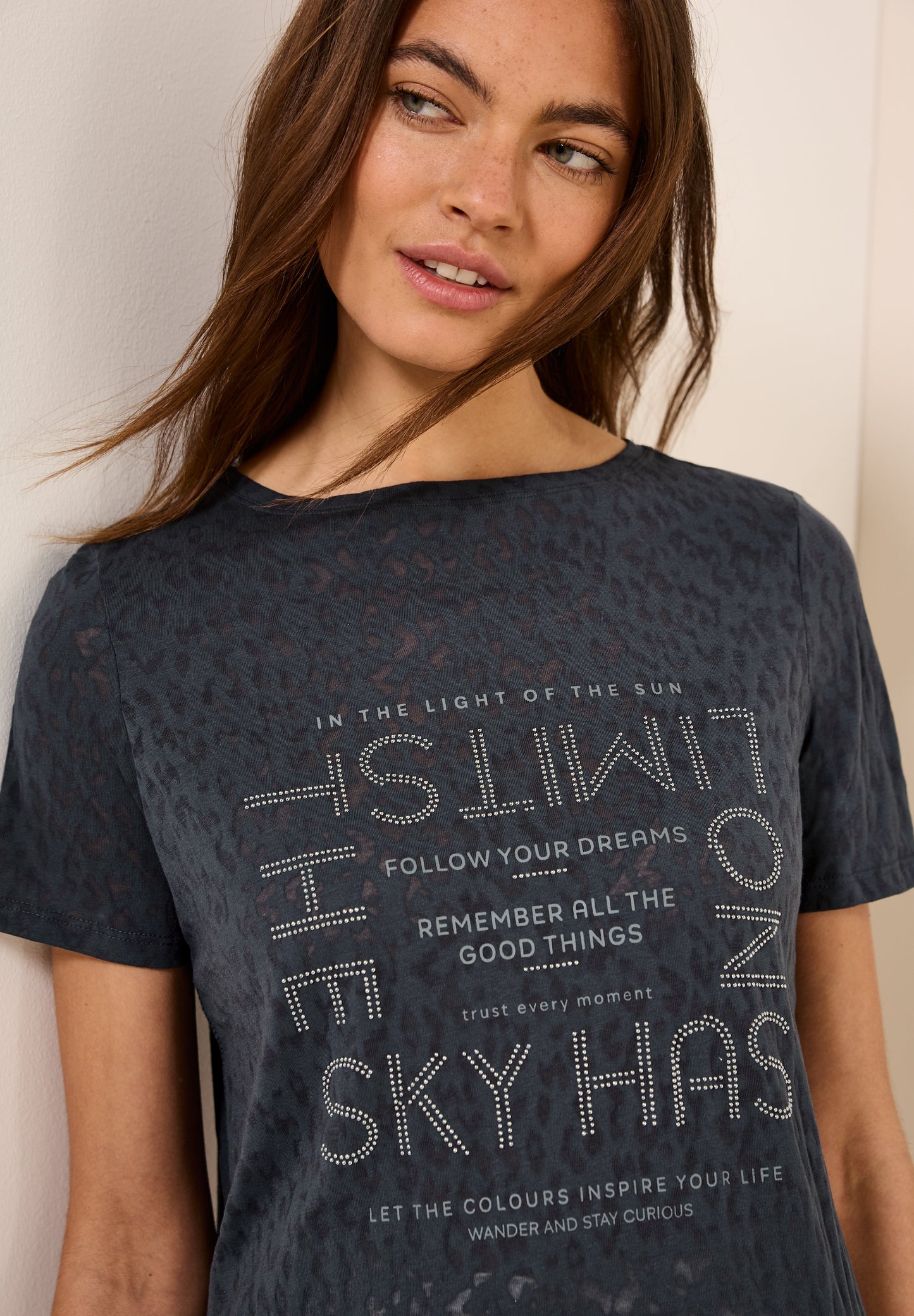 CECIL T-Shirt mit Schmucksteinen - Farbe: volcanic grey