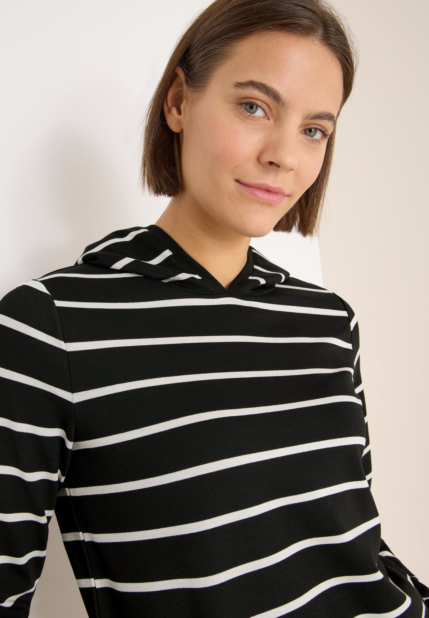 CECIL Gestreiftes Kapuzenshirt - Farbe: Black