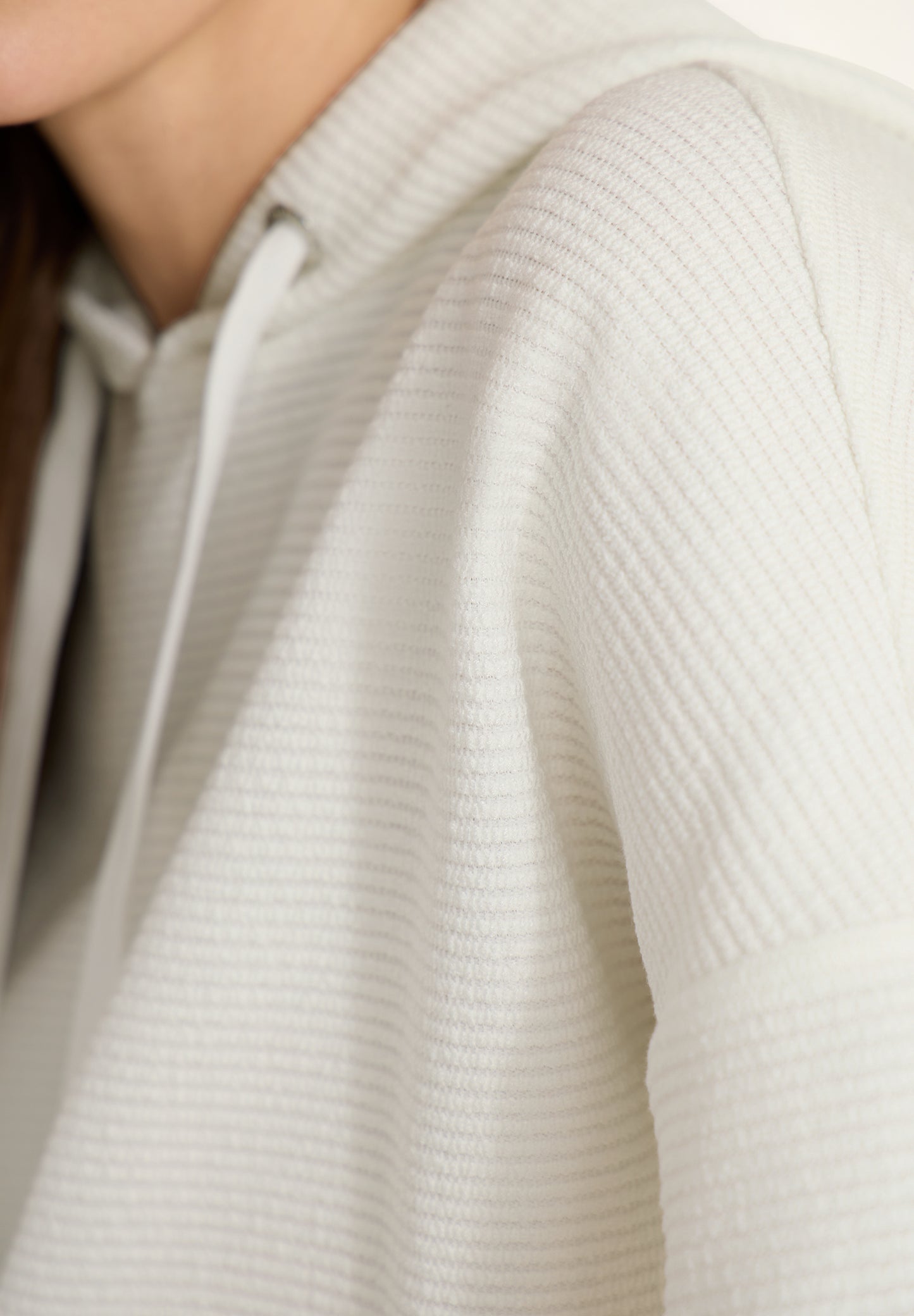 CECIL - T-Shirt mit Kapuze und Struktur - Farbe: vanilla white
