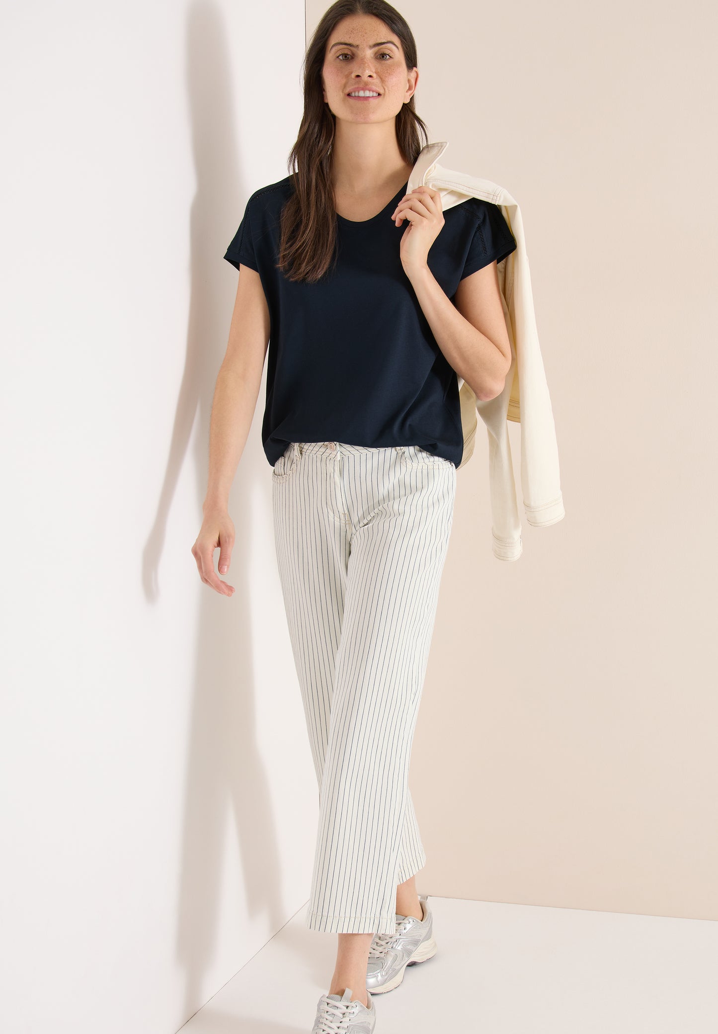 CECIL - T-Shirt mit V-Neck und Spitzendetail - Farbe: universal blue