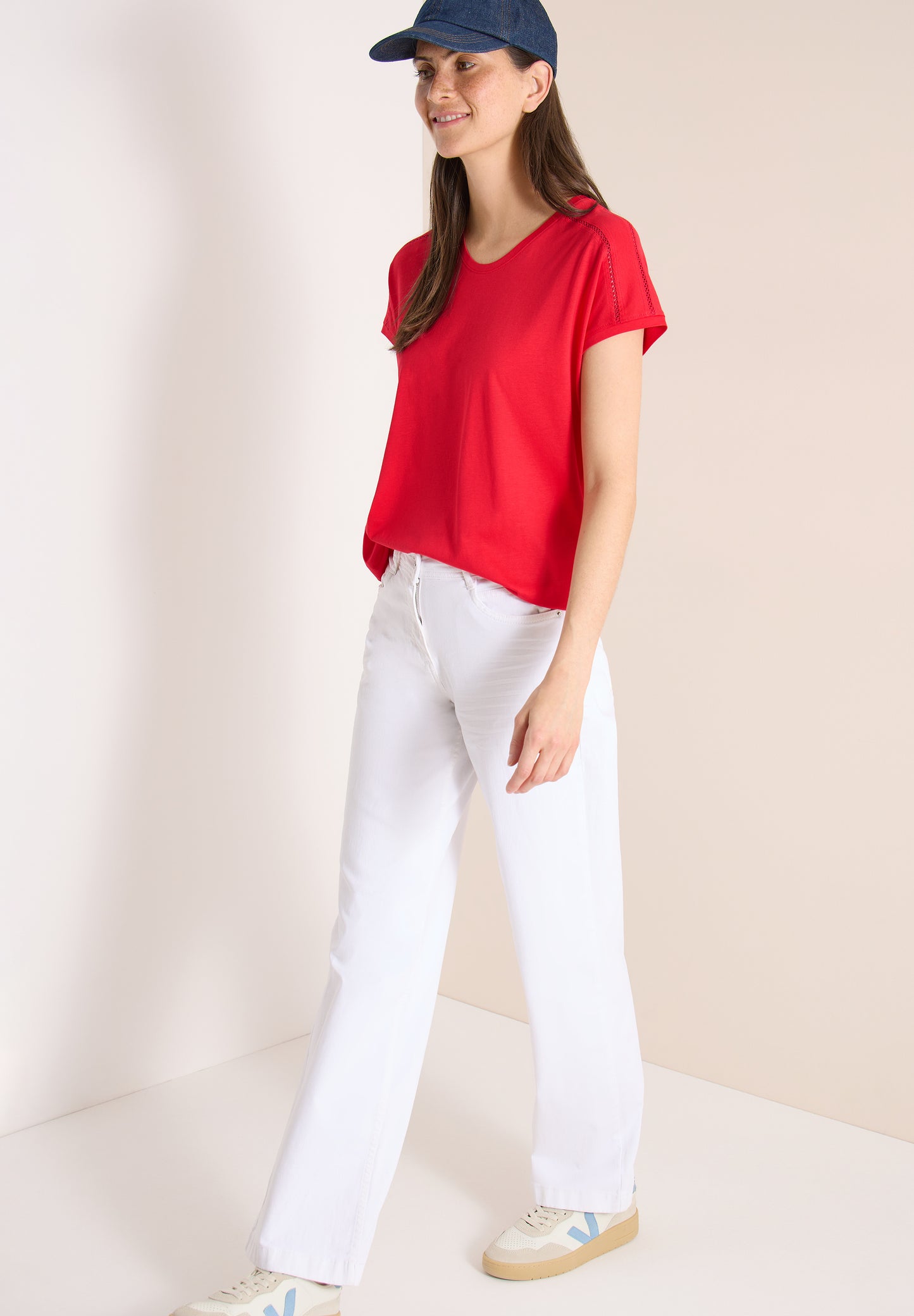 CECIL - T-Shirt mit V-Neck und Spitzendetail - Farbe: glazed apple red