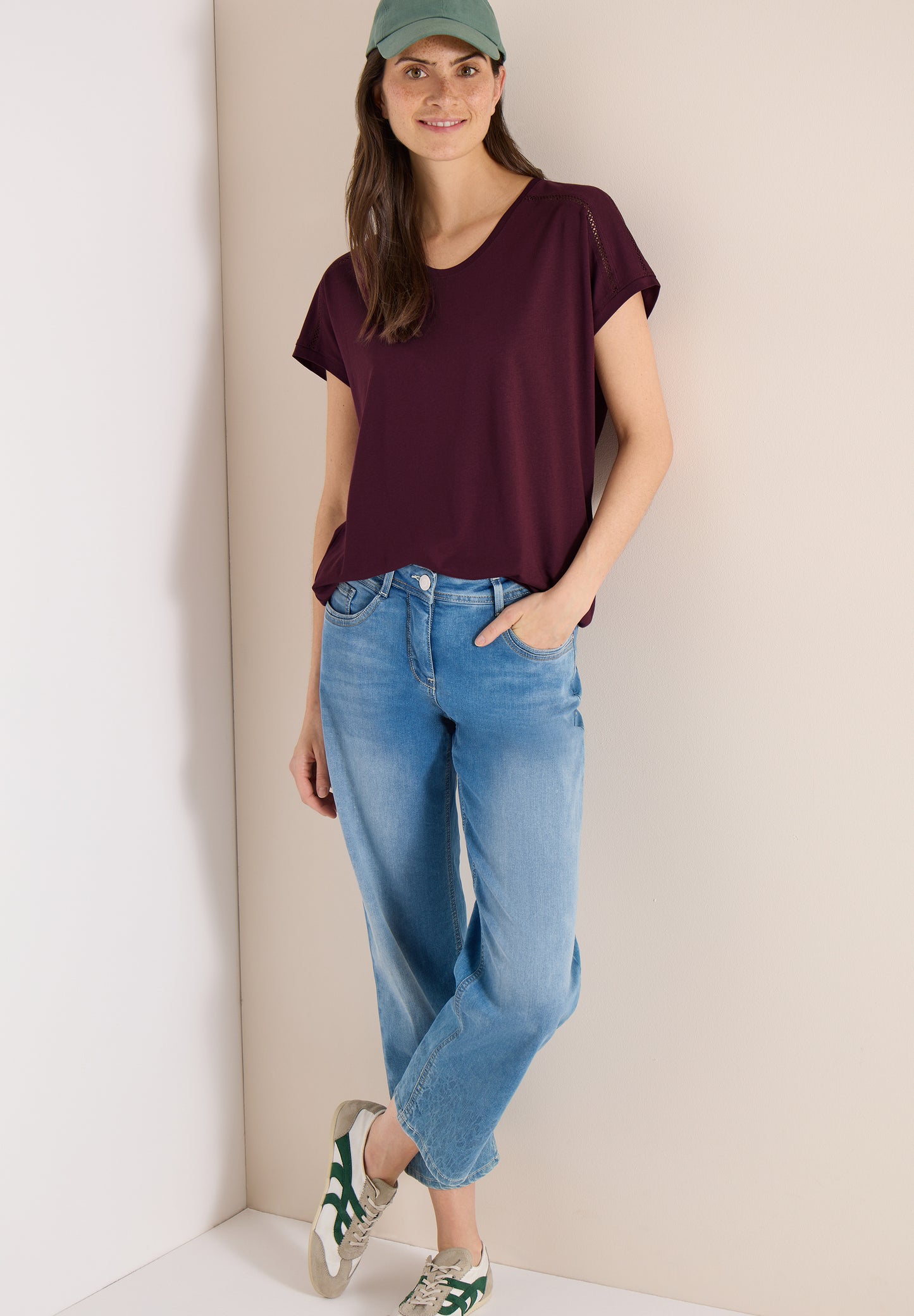 CECIL - T-Shirt mit V-Neck und Spitzendetail - Farbe: sweet grape red