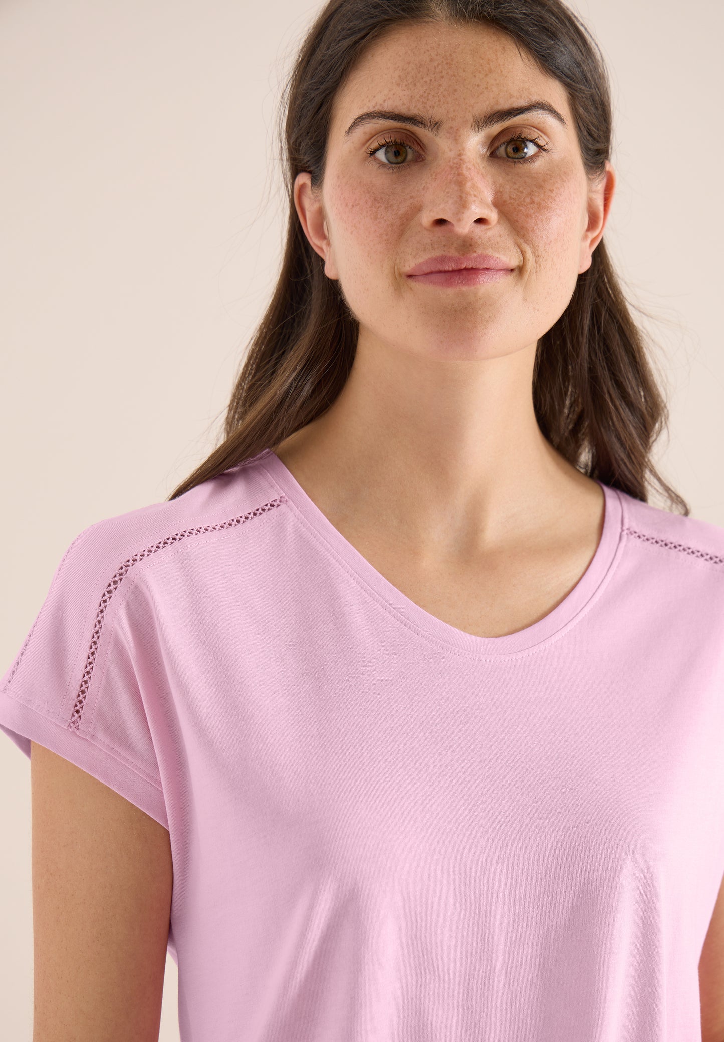 CECIL - T-Shirt mit V-Neck und Spitzendetail - Farbe: Rosa