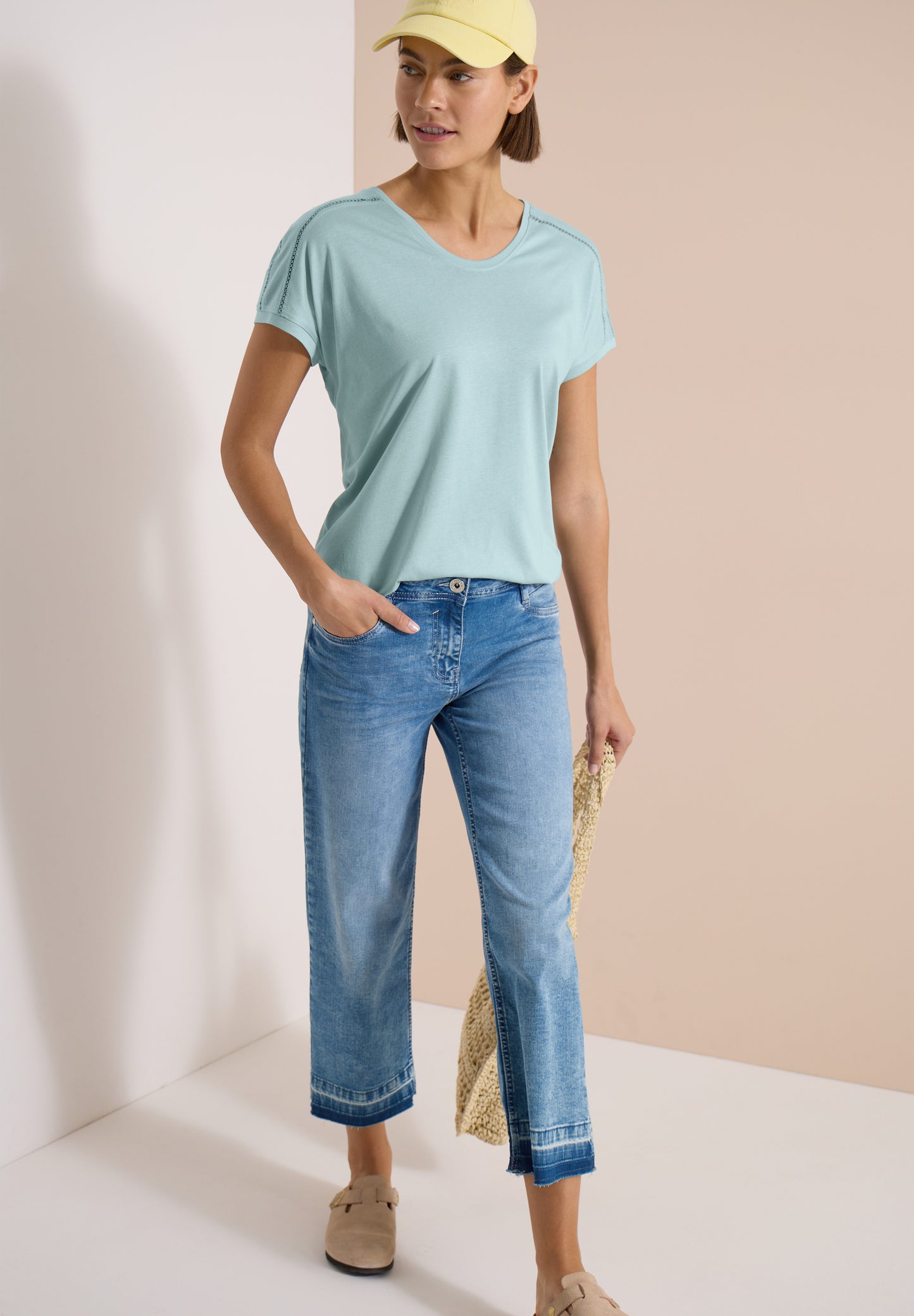 CECIL - T-Shirt mit V-Neck und Spitzendetail - Farbe: crystal mint