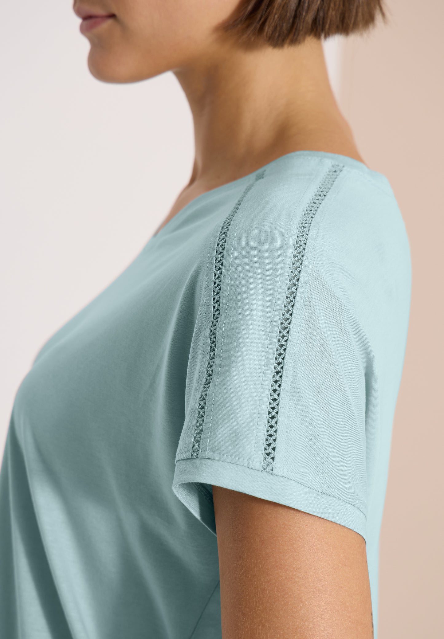 CECIL - T-Shirt mit V-Neck und Spitzendetail - Farbe: crystal mint