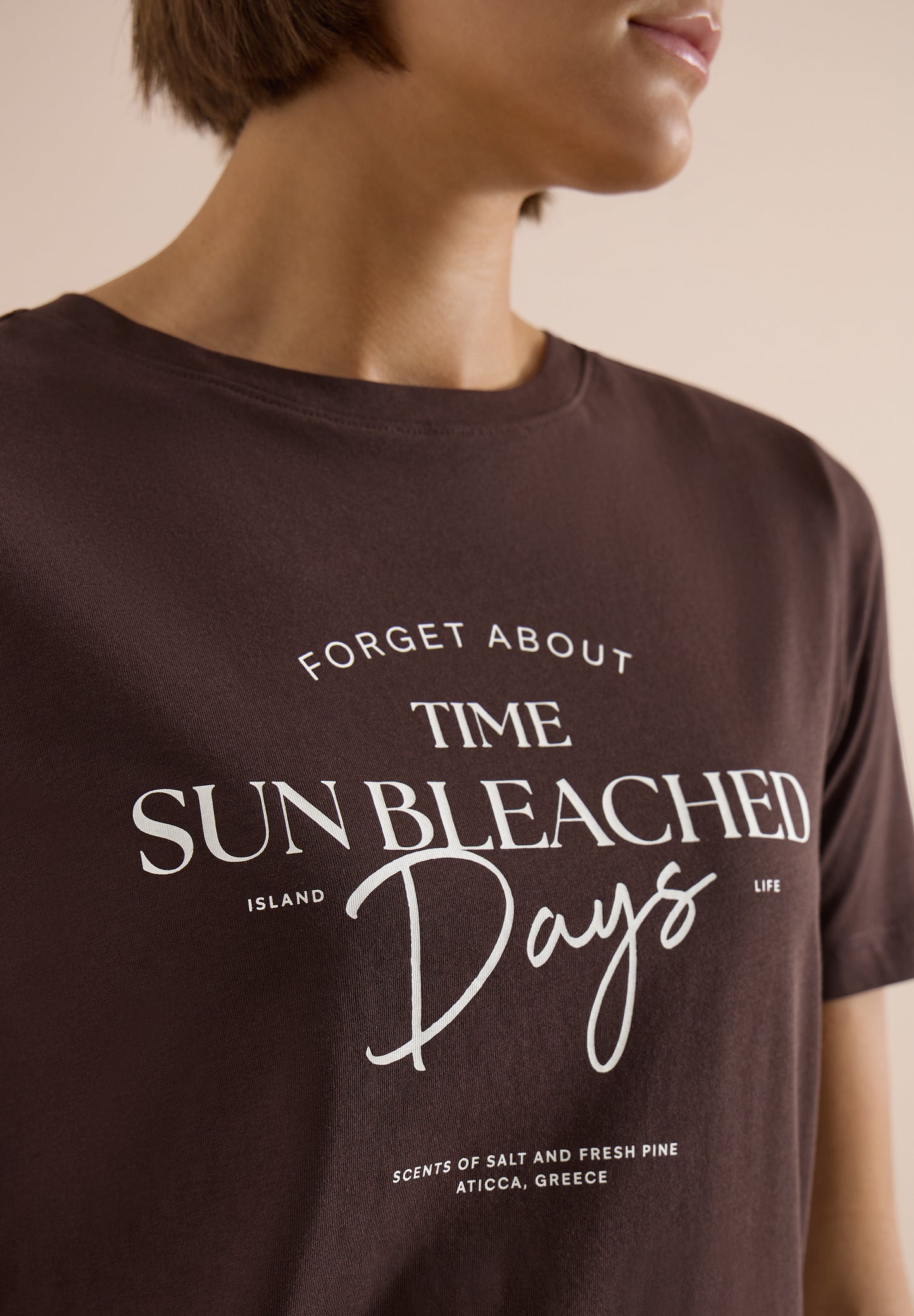 CECIL - T-Shirt mit Boat Neck und Wording Artwork - Farbe: brown cacao