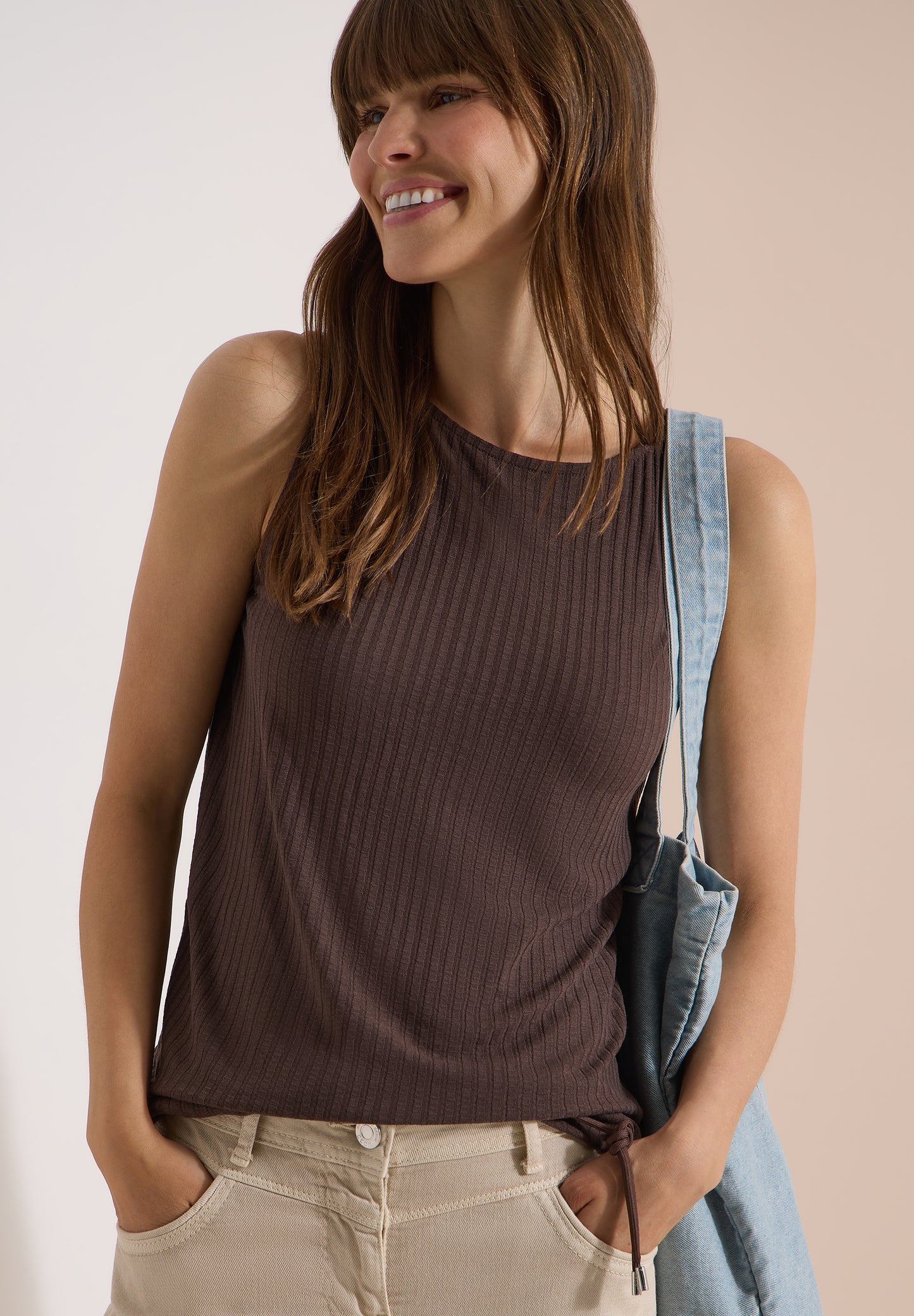 CECIL - Top in Rippstruktur mit U-Boot-Ausschnitt - Farbe: brown cacao