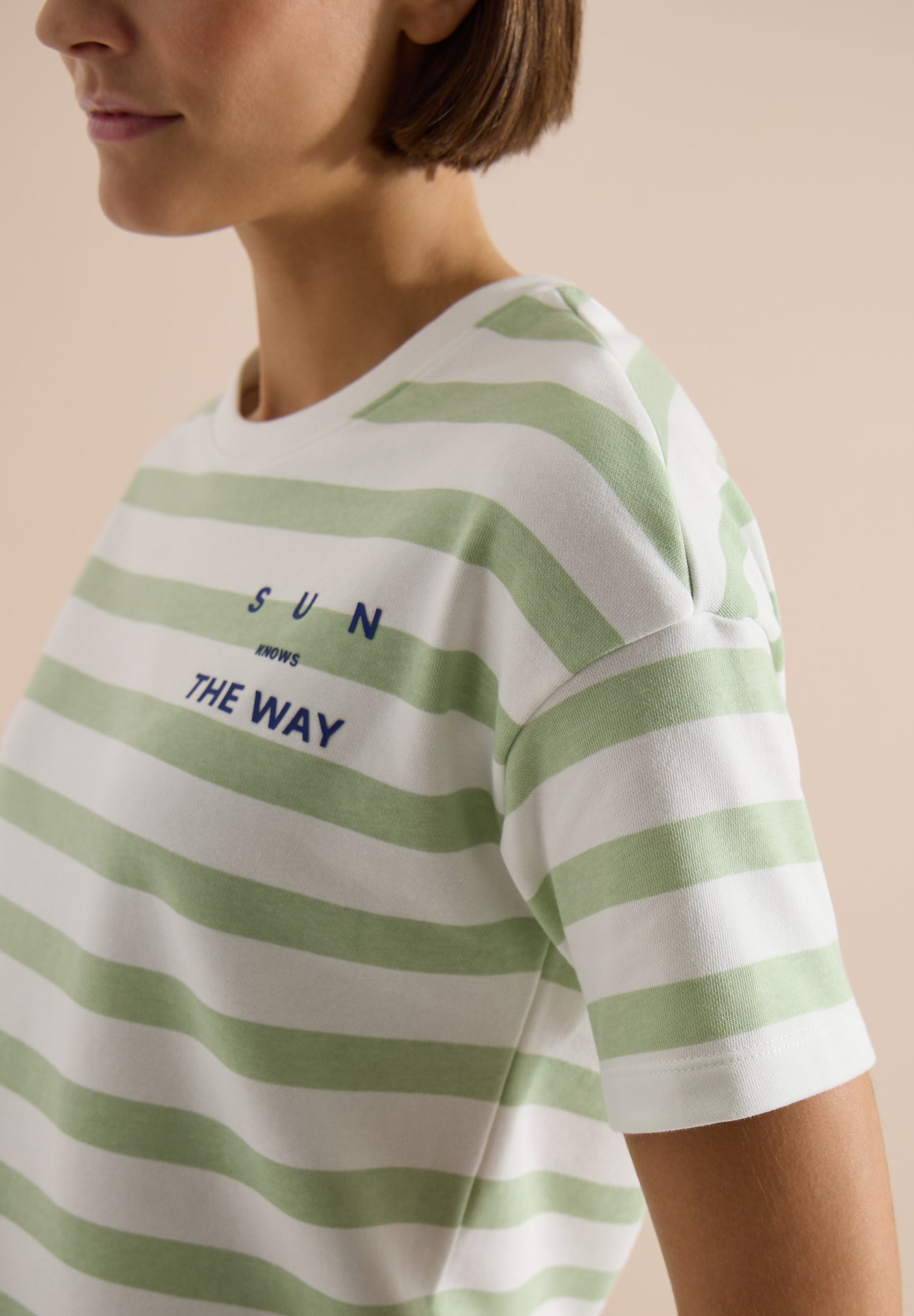 CECIL - Halbarm Shirt mit Streifen und Wording-Detail - Farbe: raw matcha lime
