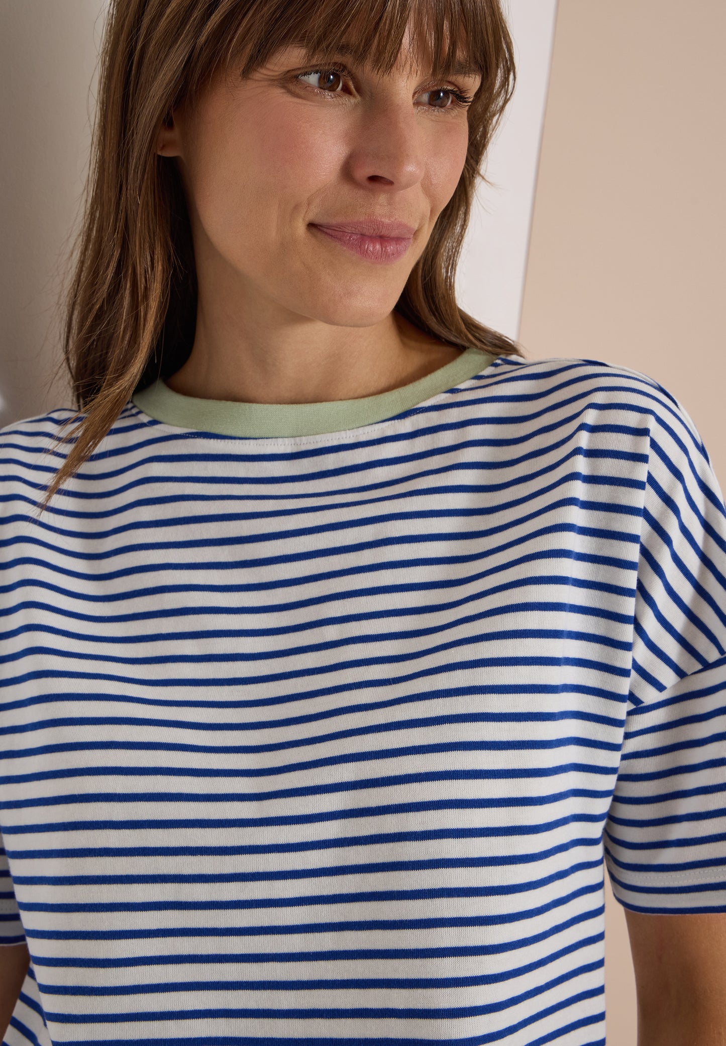 CECIL - T-Shirt mit Streifen und Kontrastdetail - Farbe: deep river blue