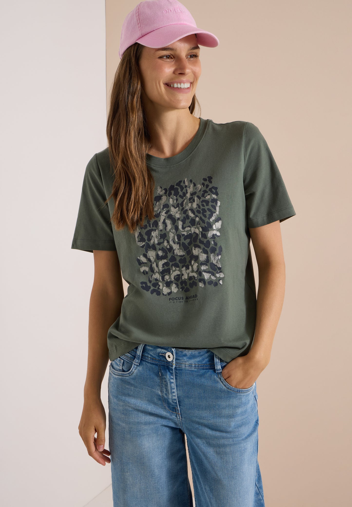 CECIL - T-Shirt mit Leo-Print und Foliendetails - Farbe: dried olive green