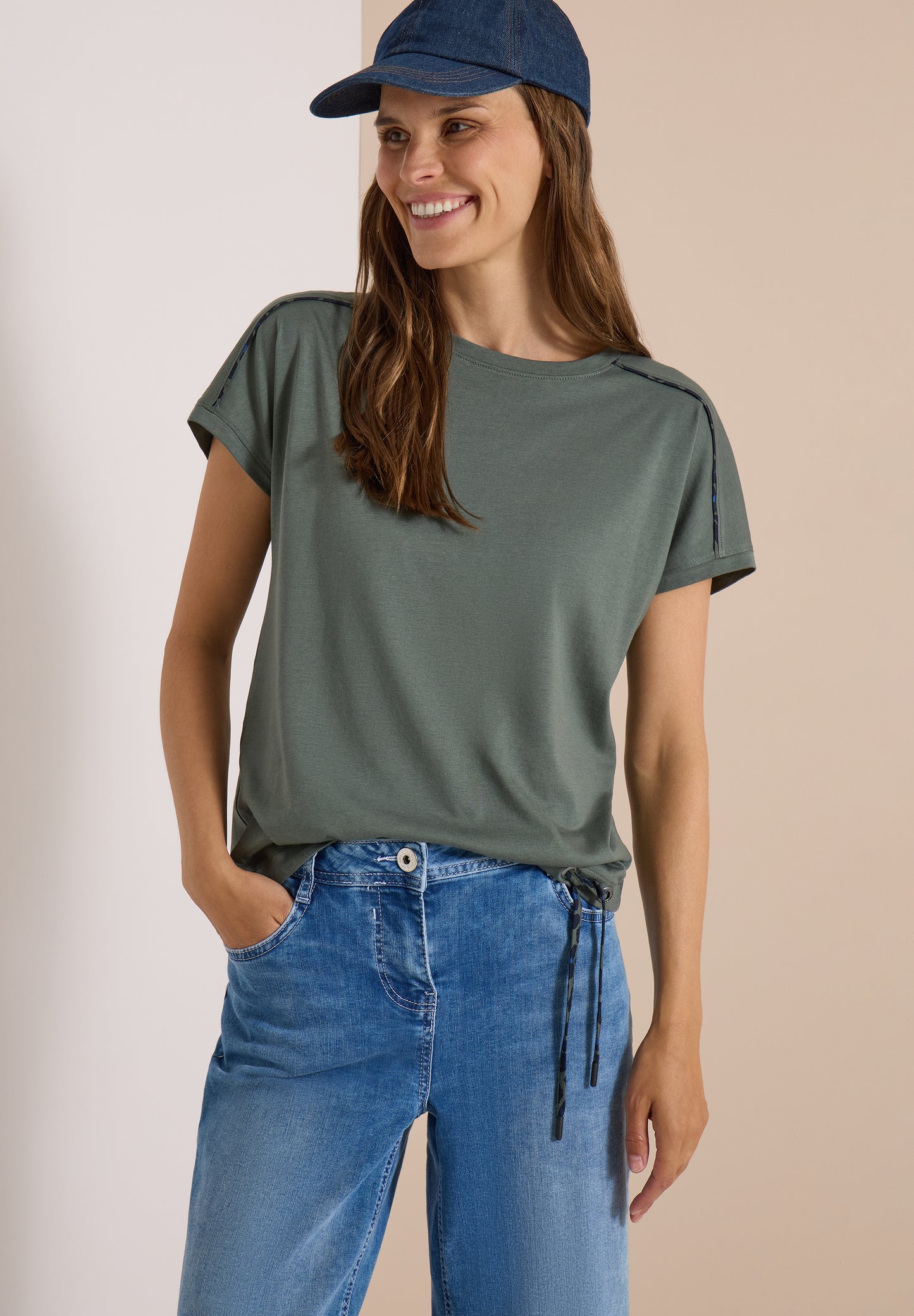 CECIL - T-Shirt mit Boat Neck und Leo-Piping - Farbe: dried olive green
