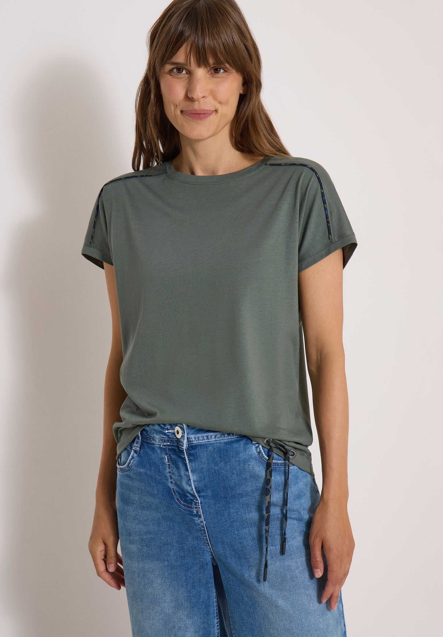 CECIL - T-Shirt mit Boat Neck und Leo-Piping - Farbe: dried olive green