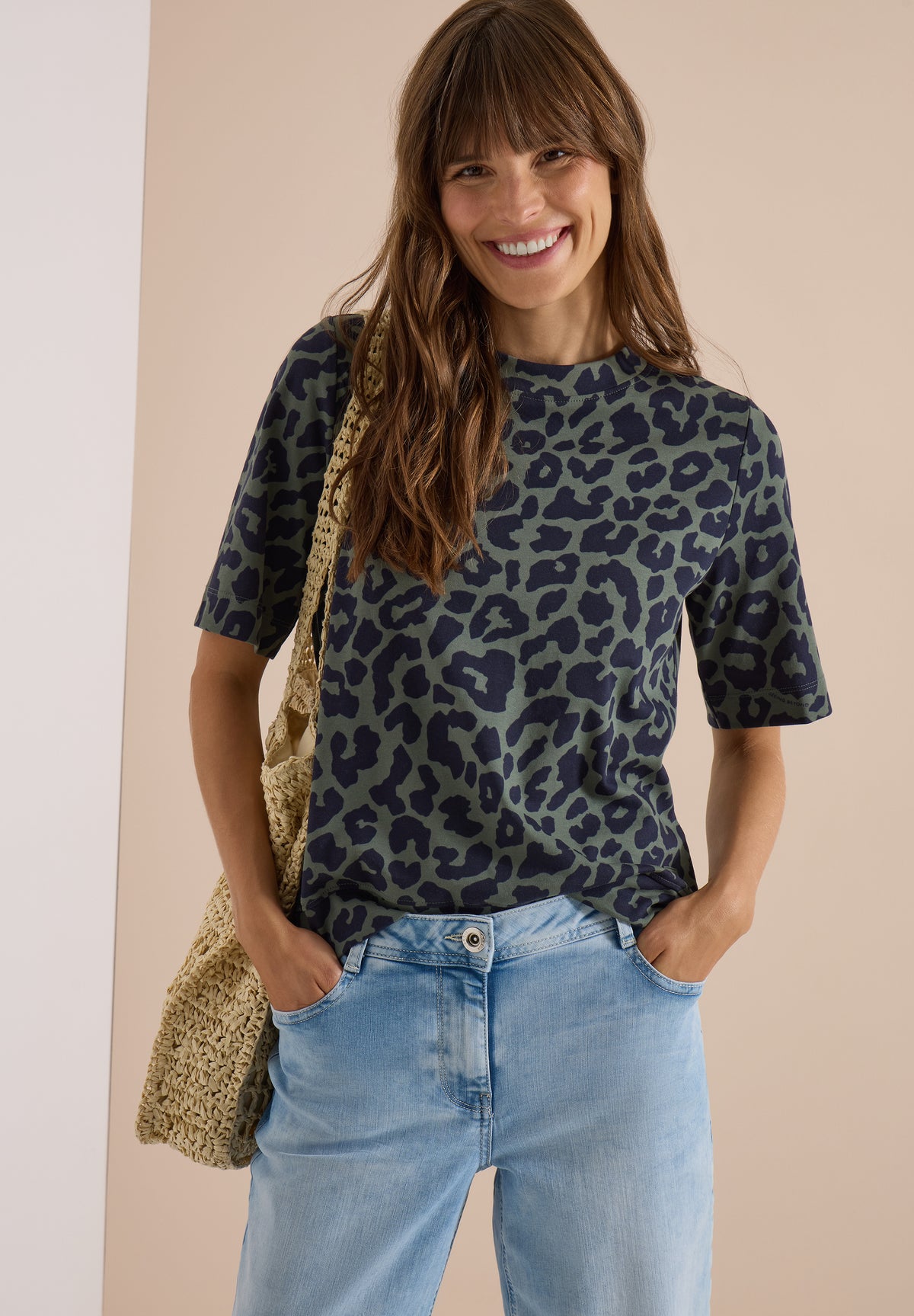 CECIL - T-Shirt mit Rundhals und Leo-Muster - Farbe: dried olive green