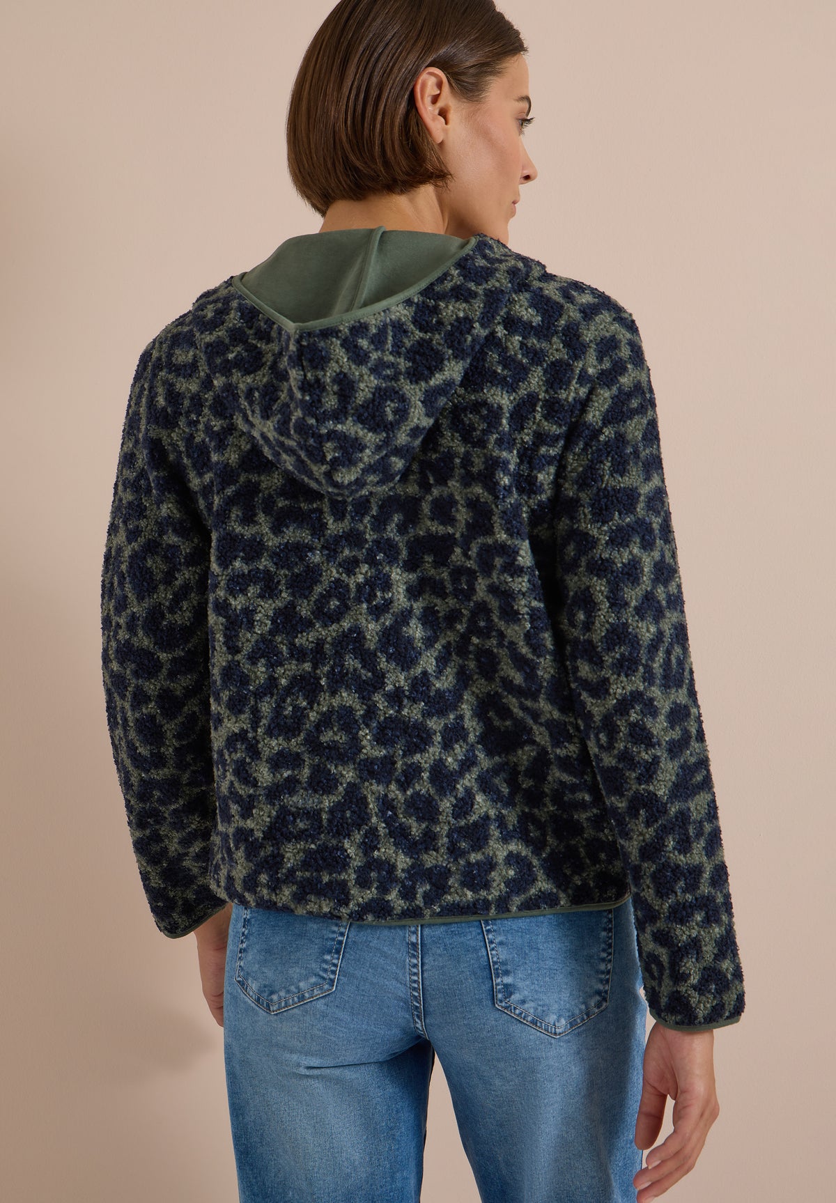 CECIL - Teddy-Jacke mit Kapuze und Leo-Muster - Farbe: dried olive green