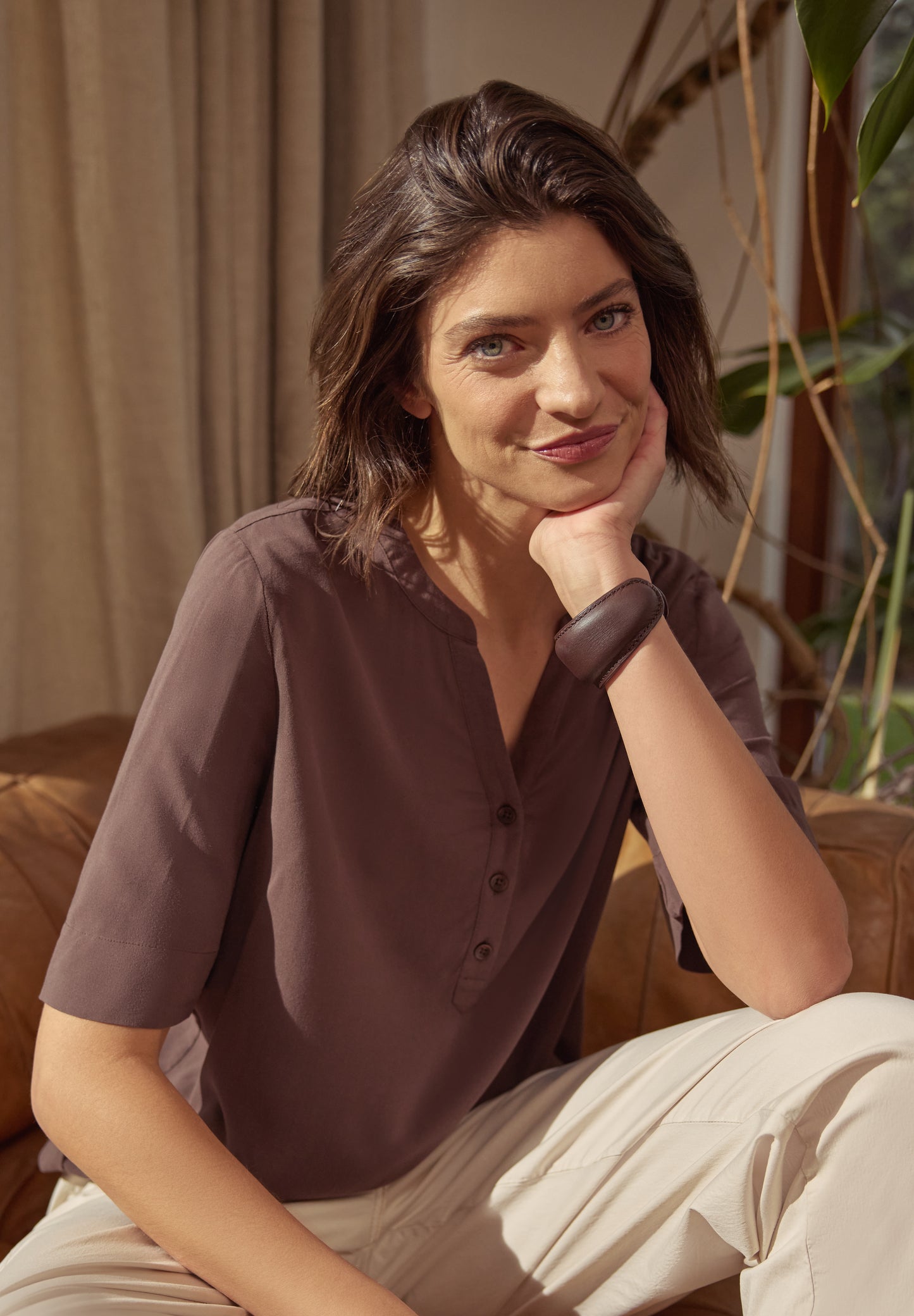 CECIL - Kurzarm Bluse mit Split Neck - Farbe: macchiato brown