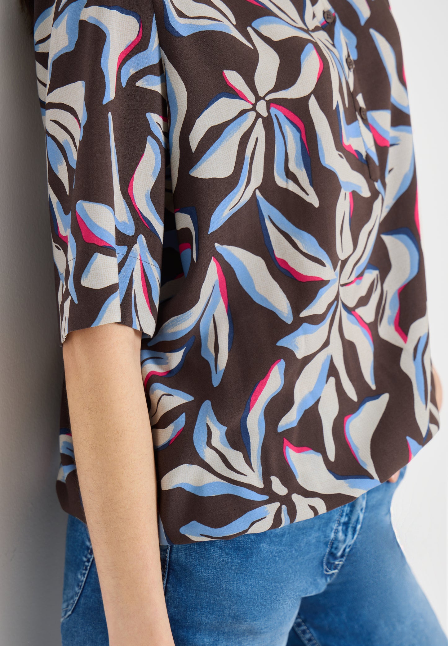 CECIL - Kurzarm Bluse mit floralem Muster - Farbe: macchiato brown