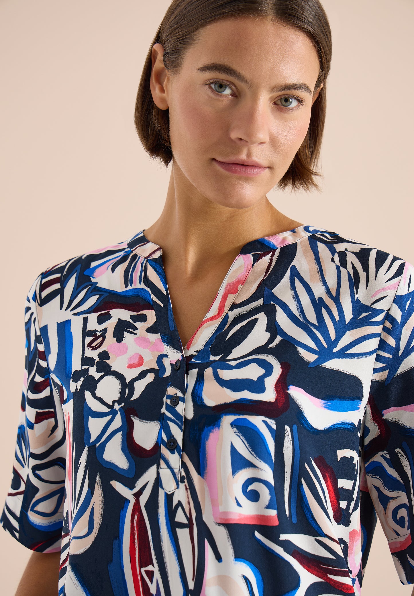 CECIL - Kurzarm Bluse mit Multicolor Print - Farbe: universal blue