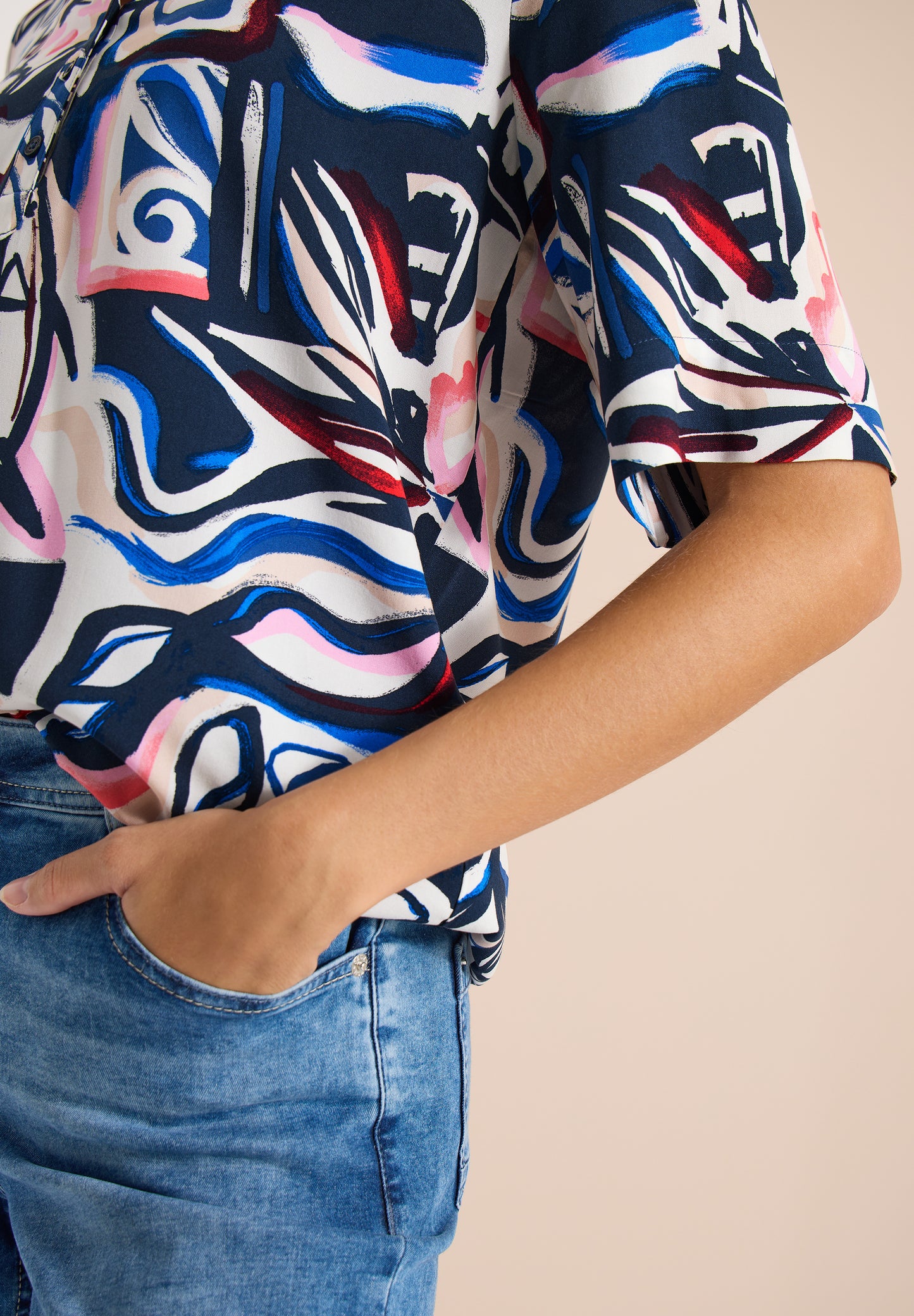 CECIL - Kurzarm Bluse mit Multicolor Print - Farbe: universal blue