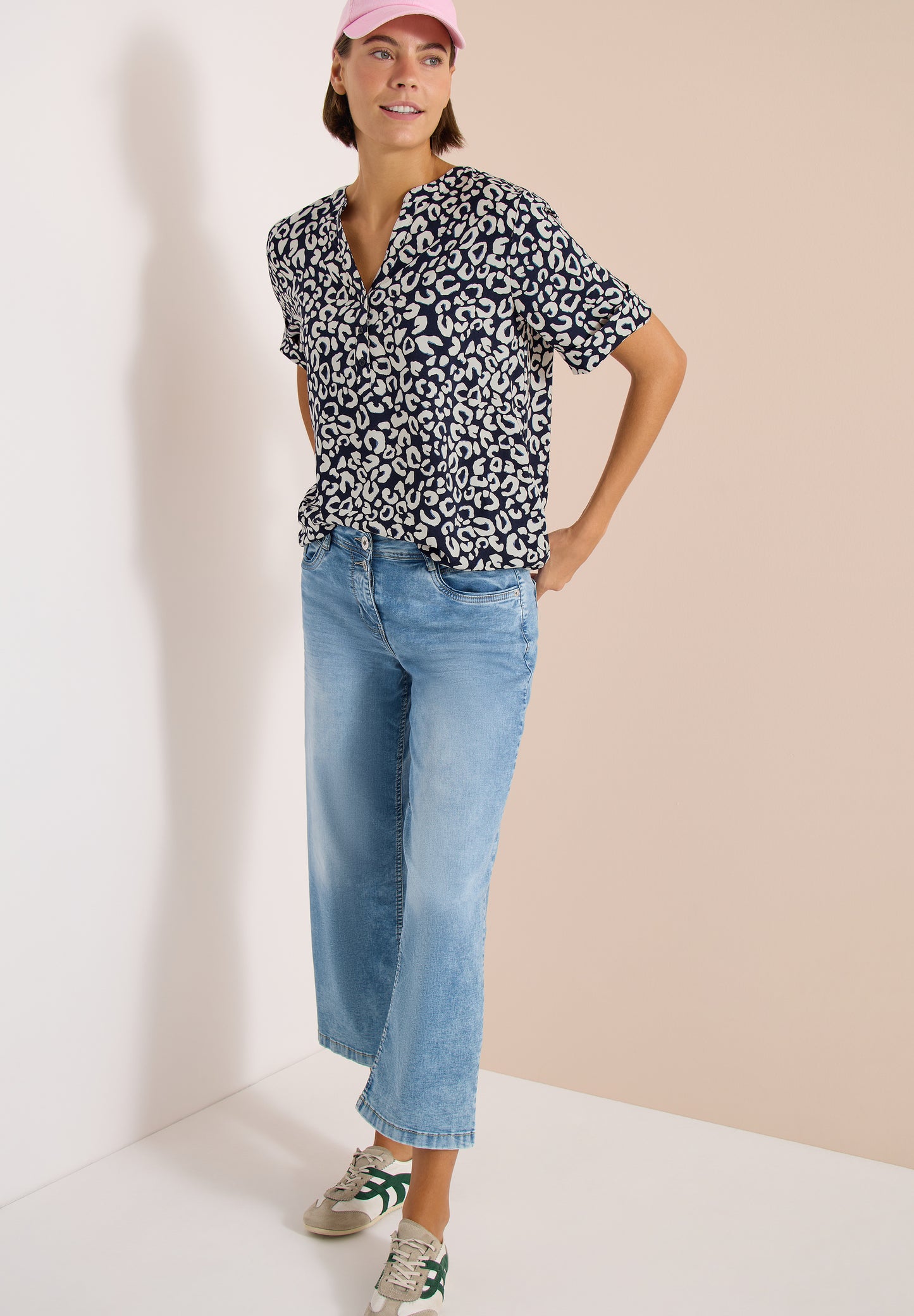 CECIL - Bluse mit Split Neck und mit Leo-Muster - Farbe: urban dark blue