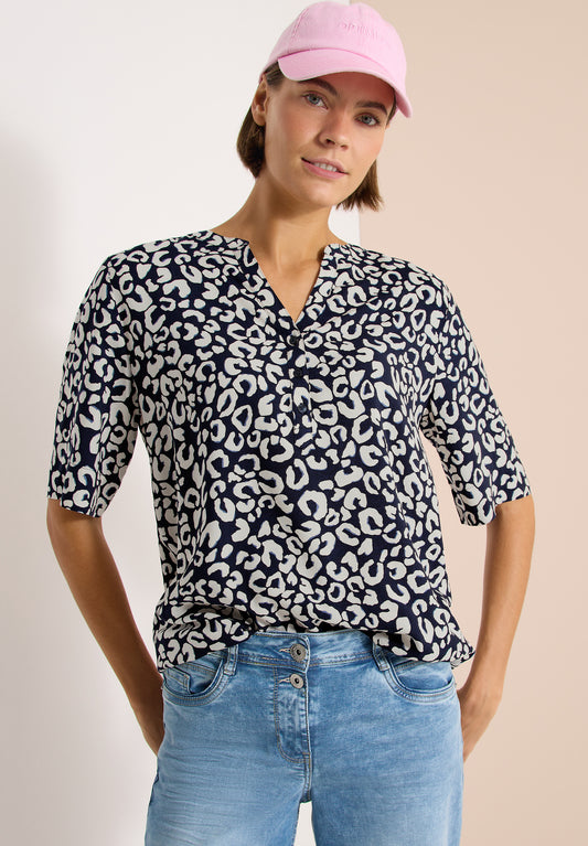 CECIL - Bluse mit Split Neck und mit Leo-Muster - Farbe: urban dark blue