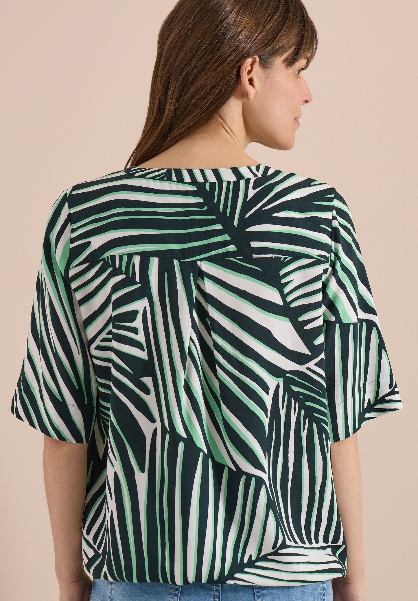 CECIL - Kurzarm Bluse mit Split Neck und Print - Farbe: palm breeze green